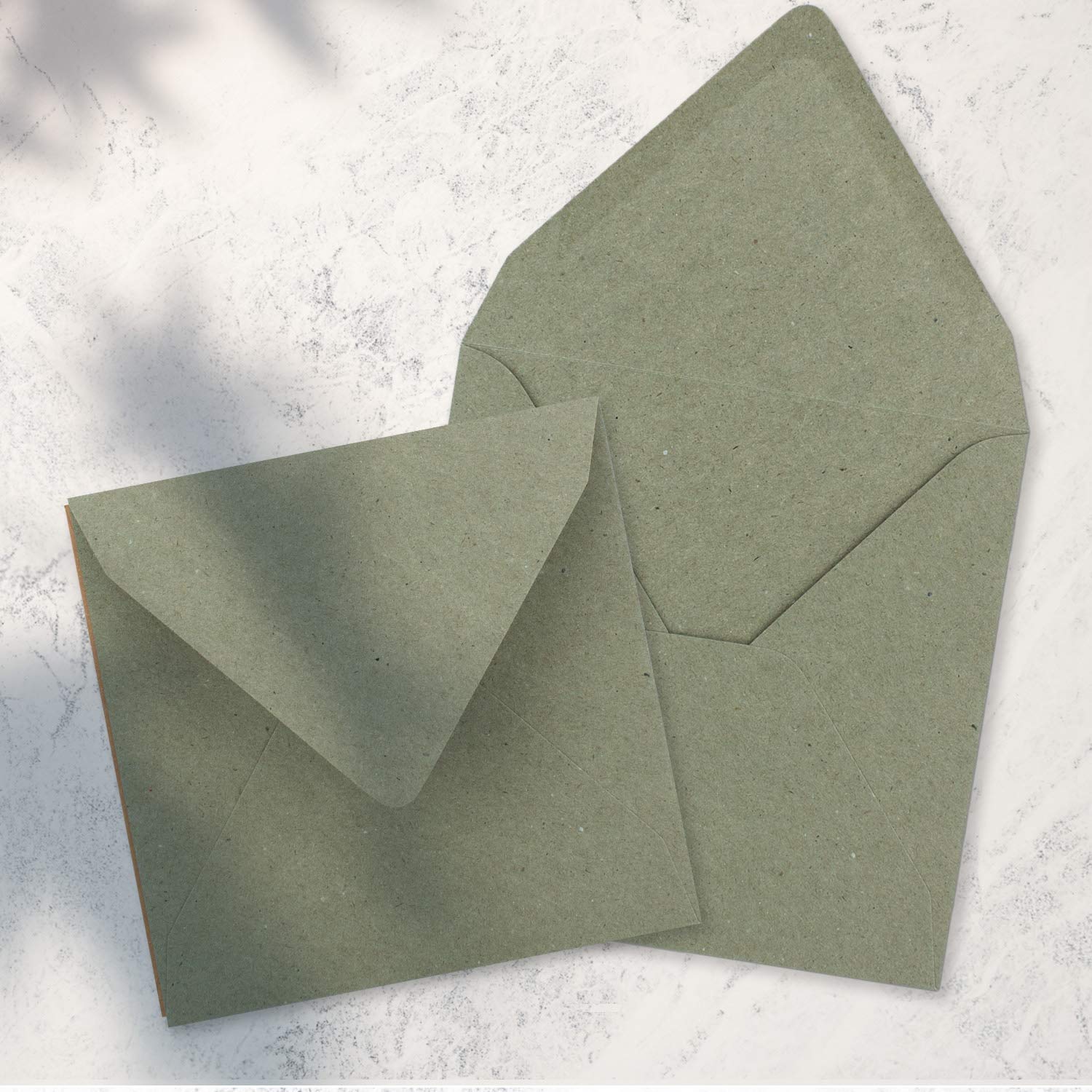 200 sobres vintage cuadrados de papel kraft gris - sostenibles - 15,5 x 15,5 cm - solapa en punta con cierre adhesivo húmedo - NEUSER PAPIER