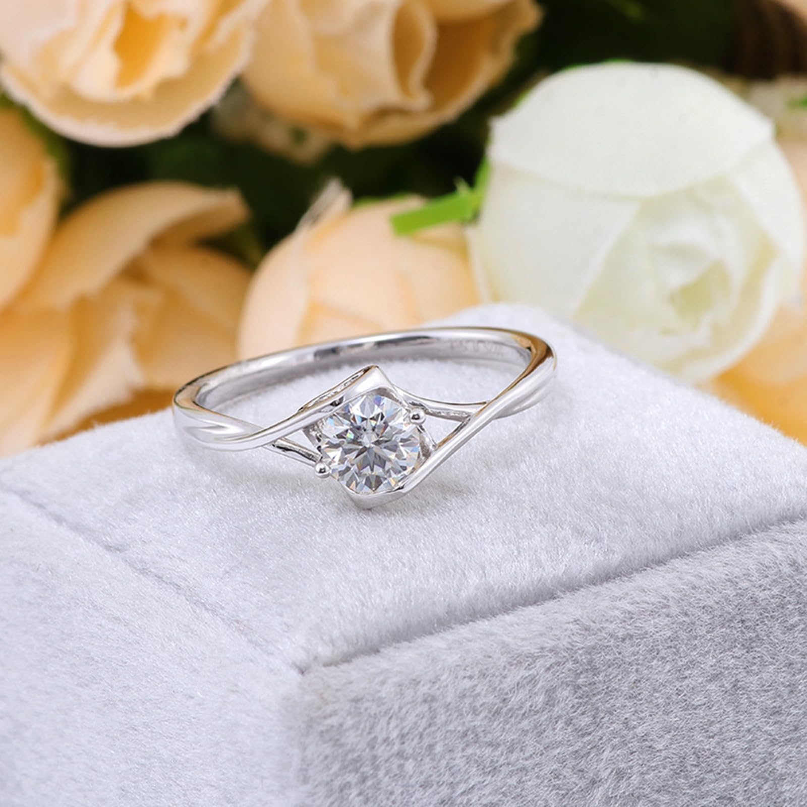 Ring Frauen Minimalistisch, Verlobungsringe Damen Klassischer Solitärring in Herzform mit Rundem 0,5 ct Moissanit