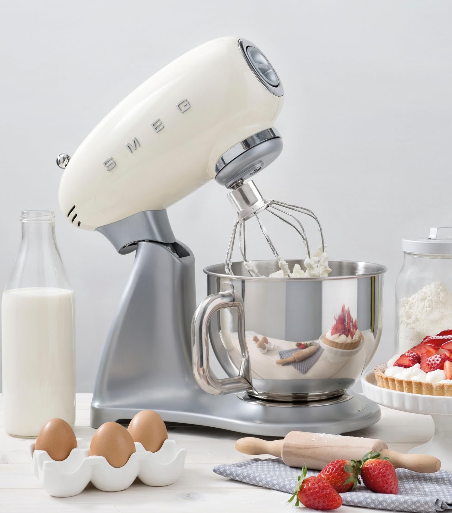 Smeg, Robot Pâtissier SMF02BLEU, 10 Niveaux de Vitesse, Fonction Mise en Marche Progressive, Bol 4,8 L, Verrouillage Moteur de Sécurité, Batteur Plat, Crochet et Couvercle Fournis, 800W, Noir