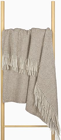 Nostra Zelandia Manta de Lana 100% Pura – Grande Cálida, Transpirable y Ligera para Sofá, Cama y Uso Exterior, Confort Termorregulador con Flecos - Fabricada en Europa (Natural)