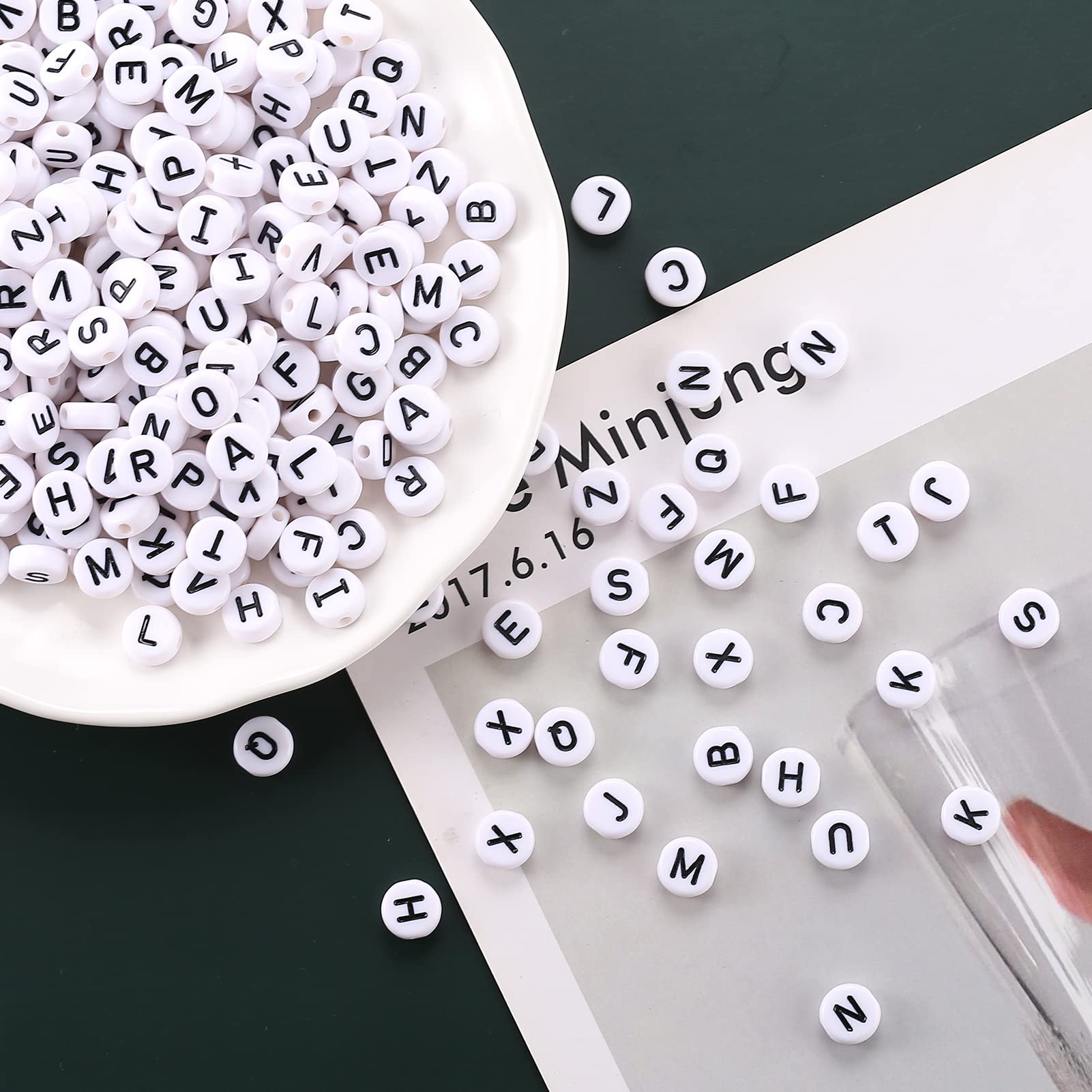 HERZWILD 500pcs Letters Beads 5×10mm White Round Acrylic Alphabet Black Letters Beads for Jewelry Crafts (Black-White) - Image 4