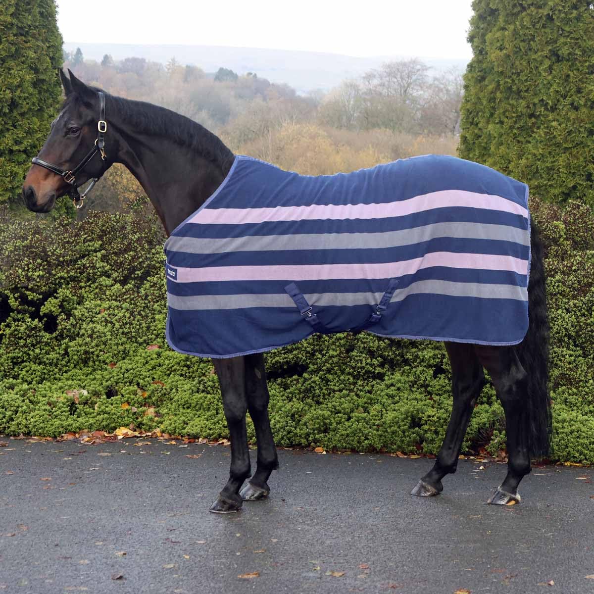Masta Newmarket Breathable Fleece Rug - Wicking Soft Anti-Pill Fabric, Classic Design, Ideal for Stable, Travel & Cooling, Anti-Rub Chest Lining 6FT6 Navy Blue