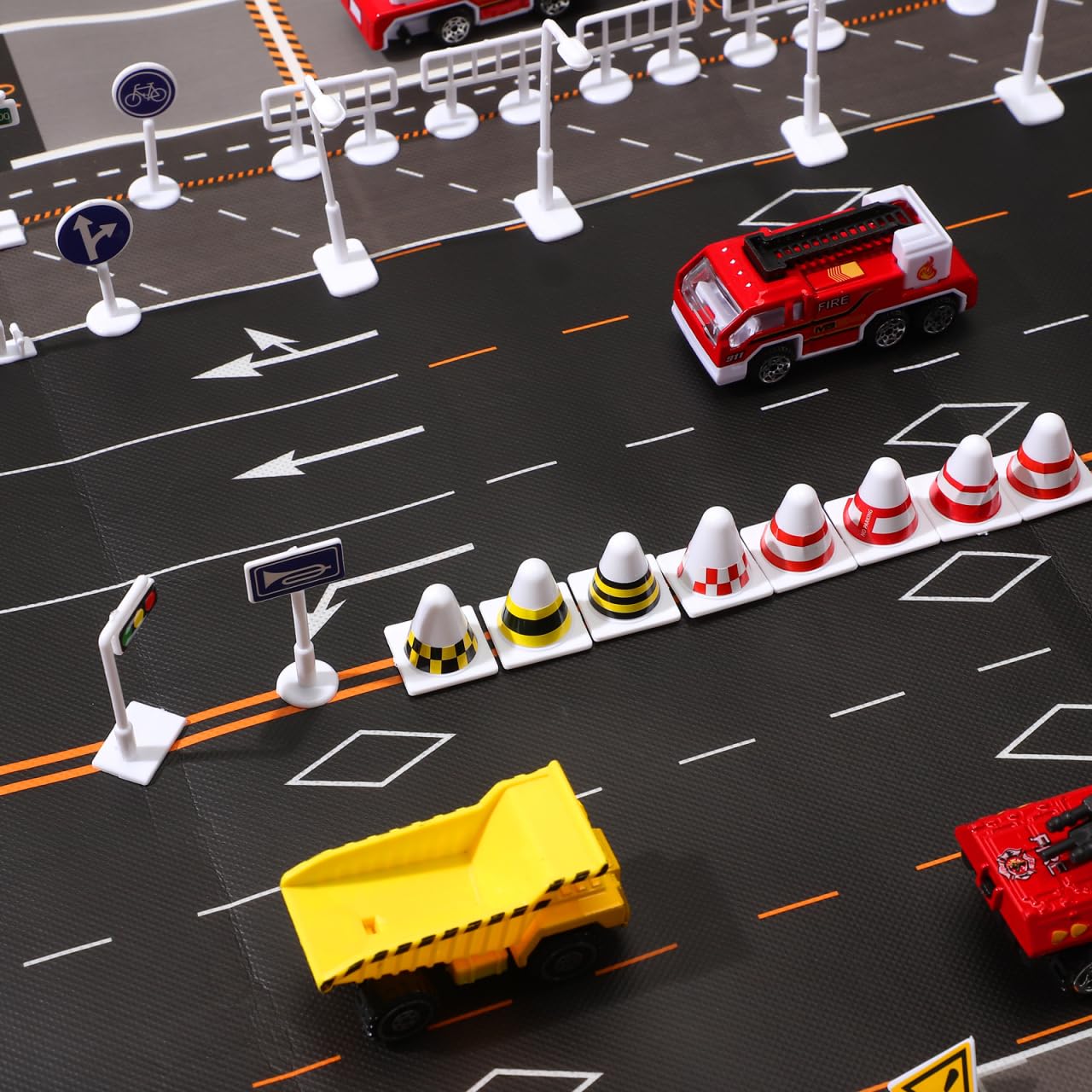 56 Pièces Jouets De Barricade Jouet Cognitif Panneaux De Jouets De Circulation Apprentissage du Trafic Construction Trafic Miniature Enfant Table De Sable Plastique Électrique