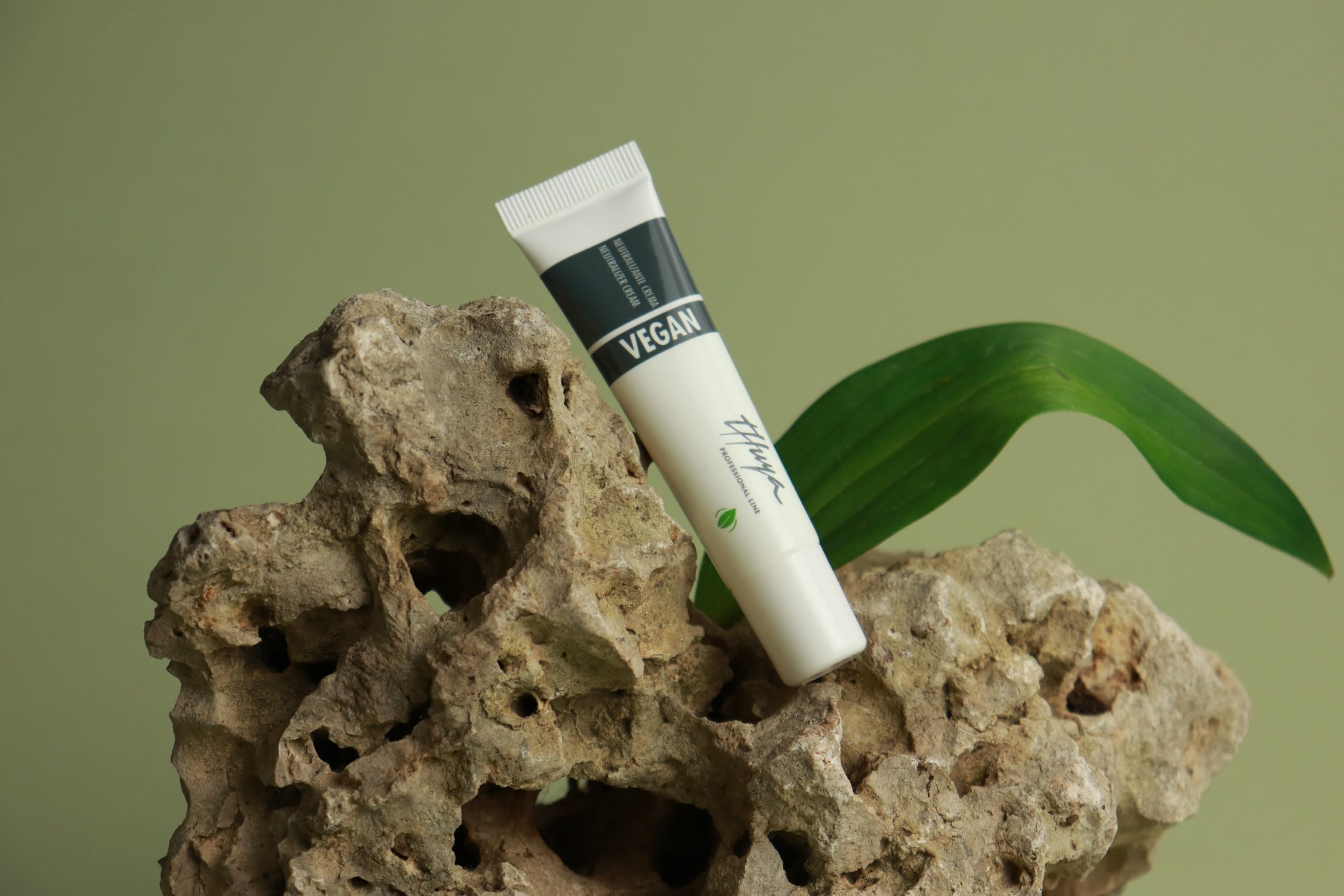 Thuya Neutralizante Vegan (15 ML) pour la Stratification des Cils et des Sourcils (1 pièce)