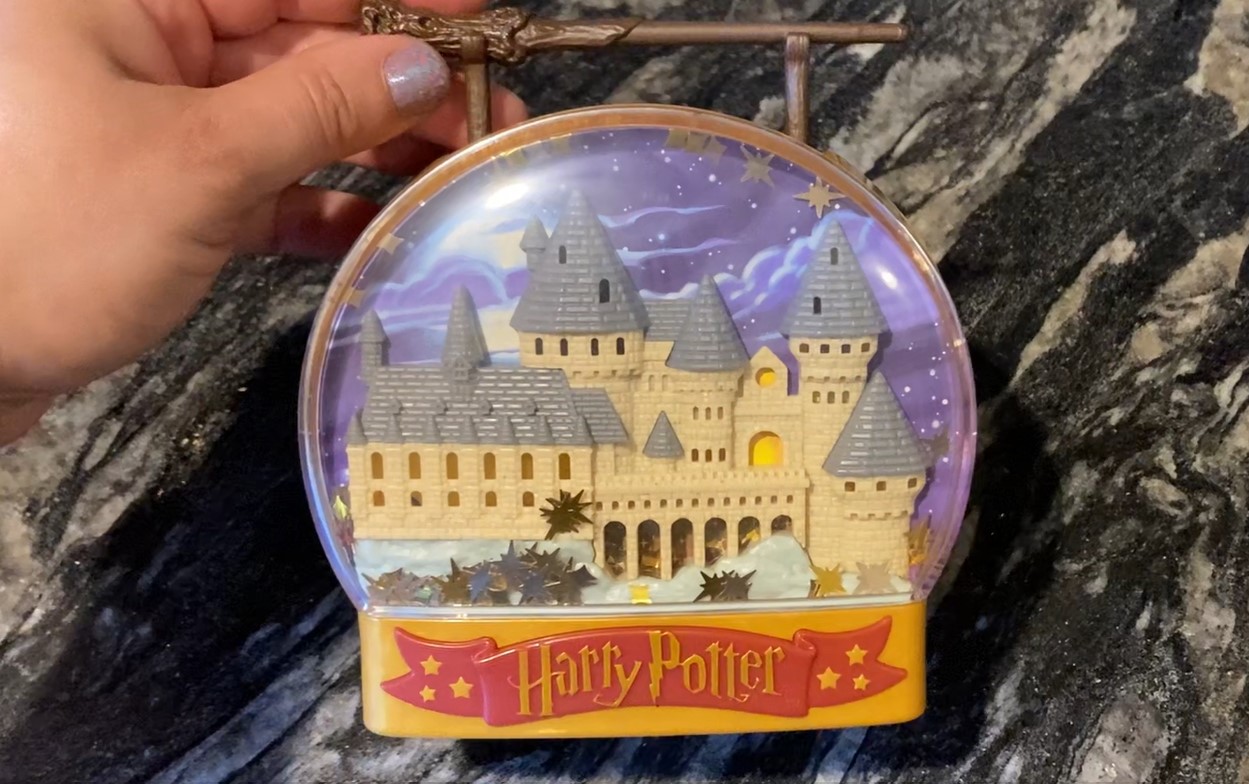 Watch A closer look at this amazing Harry Potter Polly Pocket set