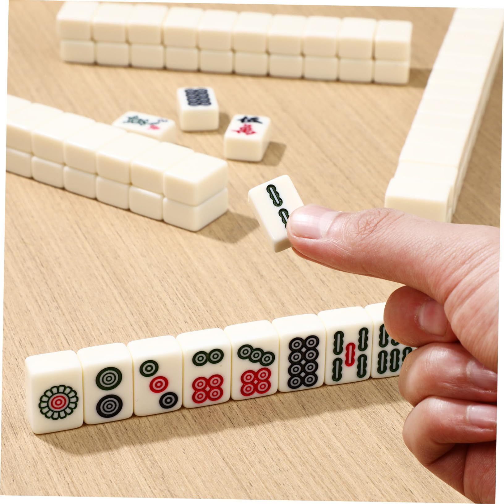 Kleiner Mahjong Satz 20mm aus Melamin, Tragbar für Reise und Party | 1 Satz, Leicht und Praktisch, Zufällige Zubehörfarben, Kompakt für Unterwegs Zufällige Farbe
