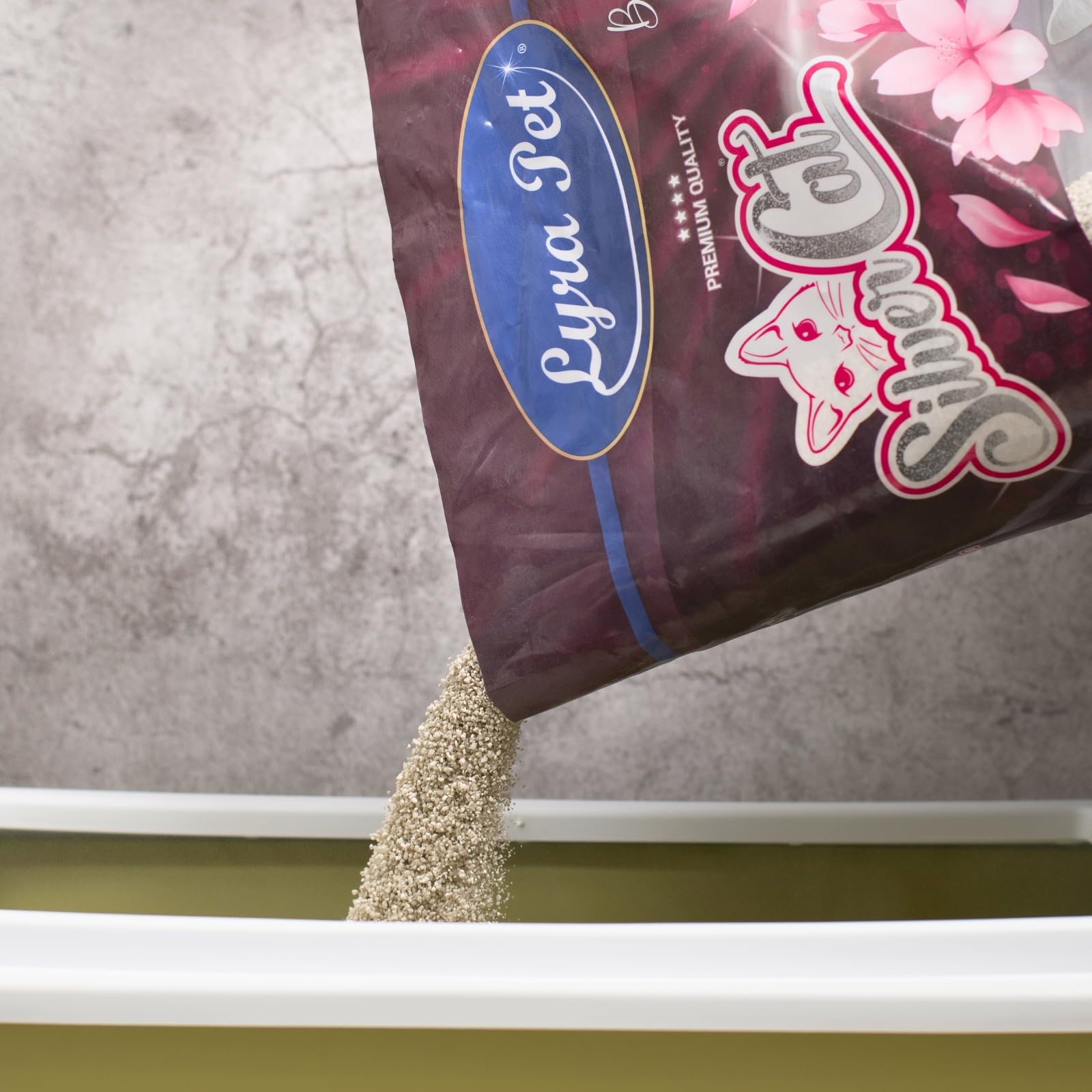 Lyra Pet® 30 Liter Silver Cat Katzenstreu Bentonit mit Aktivkohle | Duftet nach Babypuder - Feuchtigkeit wird Absorbiert - Naturprodukt aus Bentonit - Sparsam durch Klümpchenbildung - Staubarm