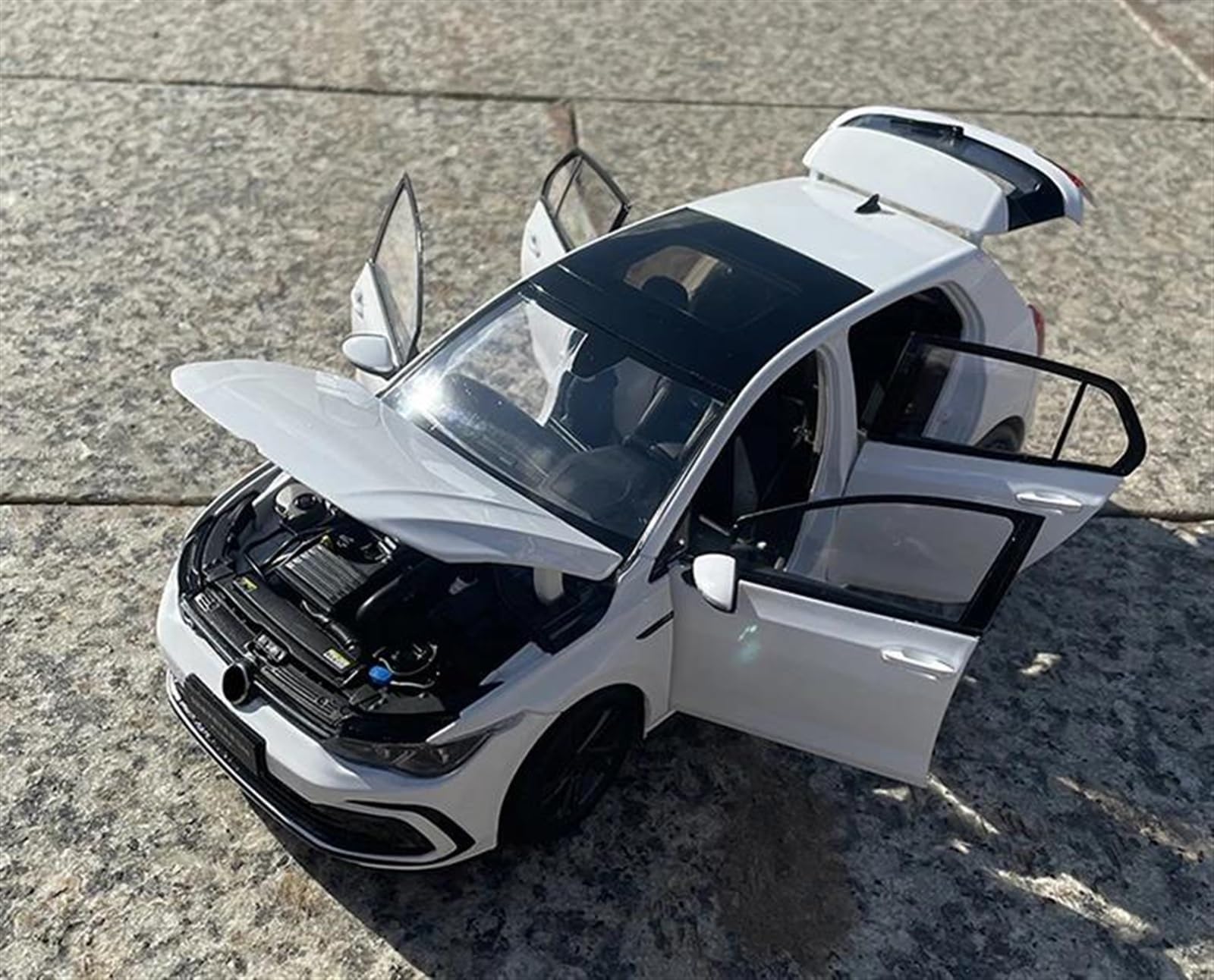 Veicoli a Motore in Scala 1/18 per Volkswagen Golf R-Line 8 Generazione di Veicoli Pressofusi in Lega Modello di Auto Ornamenti Ad Alta Simulazione Modello di Auto Replica(Blue)