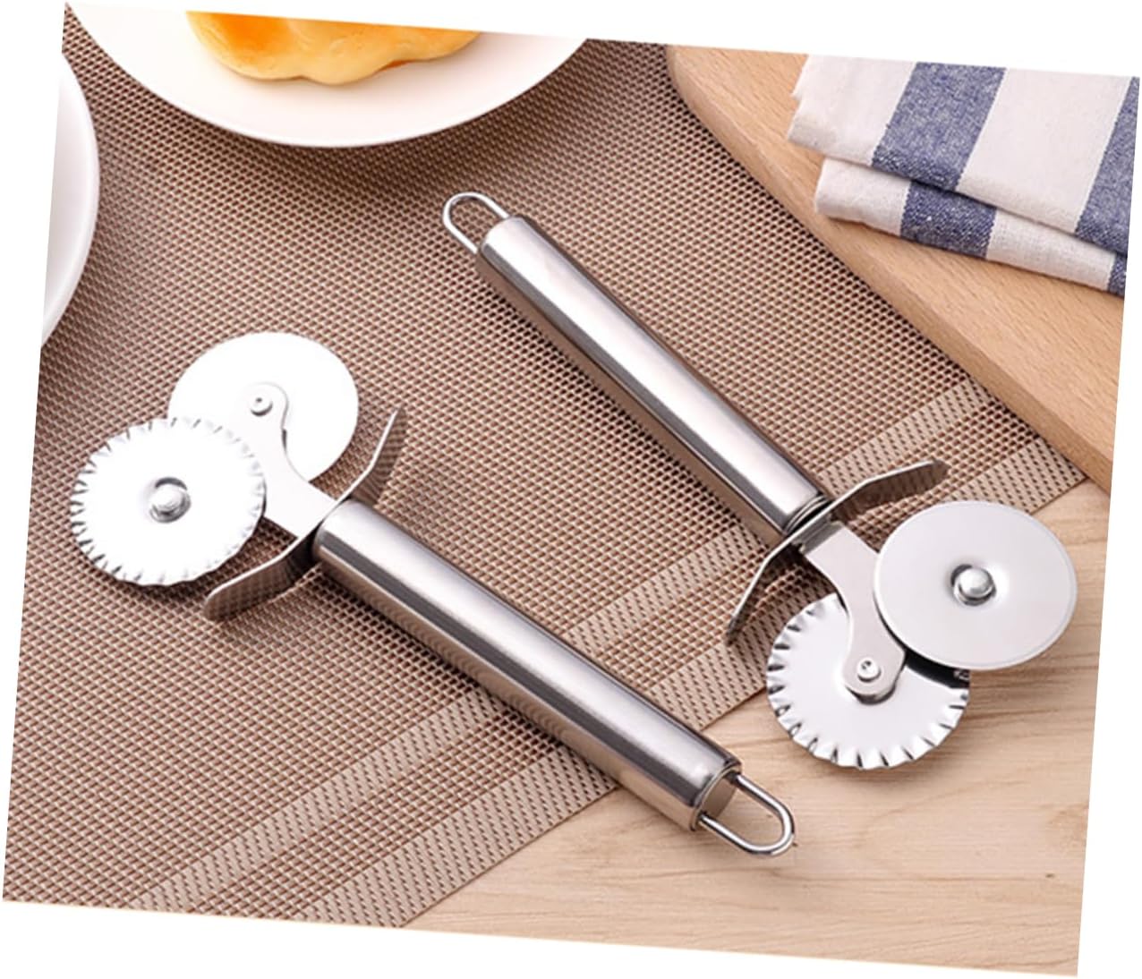 BESTOYARD Stainless Steel Pizza Cutter Pastry Slicer Wheel Pizza Cutter Lace Dough Lace Hob Stainless Steel Roller Double-headed Pizza Cutter, 18.50X7.50X1.20CM