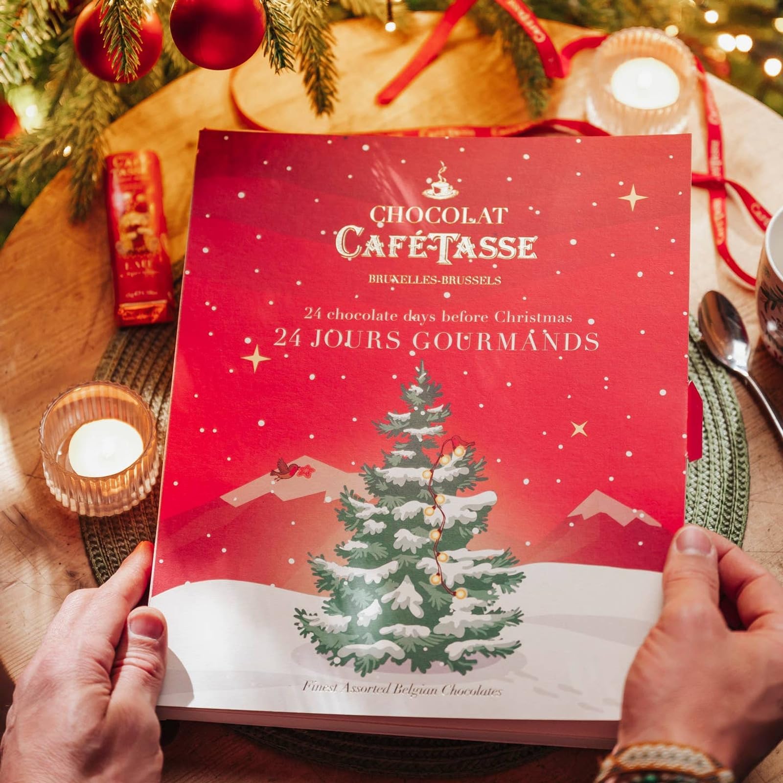 Café-Tasse Calendario de Adviento con 24 Chocolates Belgas Artesanales, Mini Tabletas y Bombones, 214 g