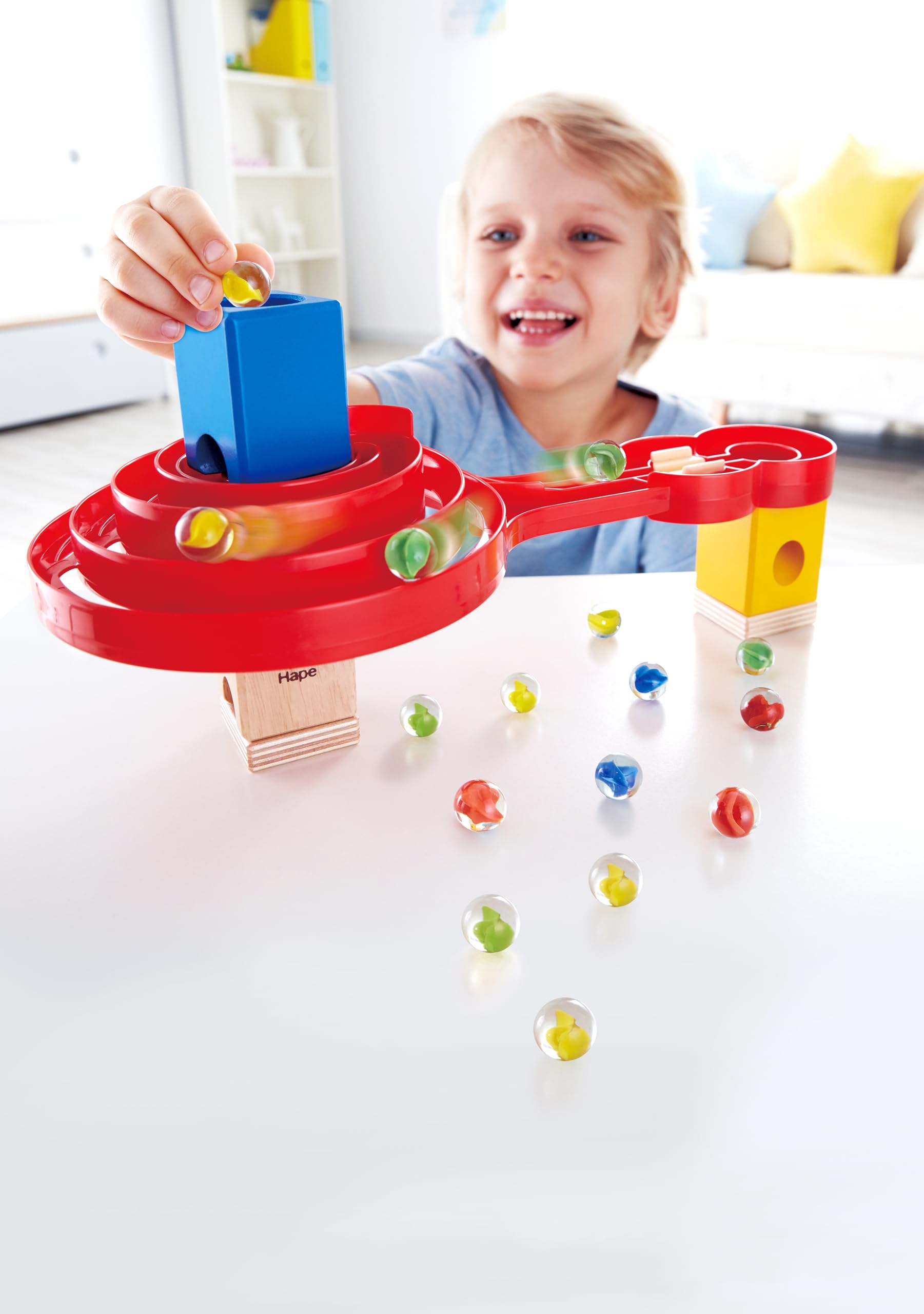 Hape Quadrilla - Biglie da gara | 50 biglie di vetro colorate in sacchetto di cotone per gioco dai 4 anni in su