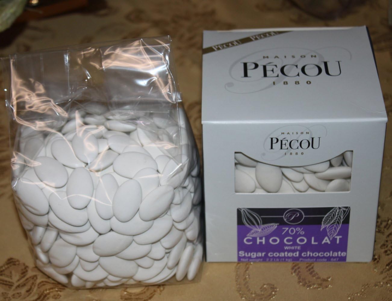 Dragees Pecou Chocolate Dragees White - Dark Chocolate Sugar Coated White Color One Box of 1 Kilo / 2.2 LBS