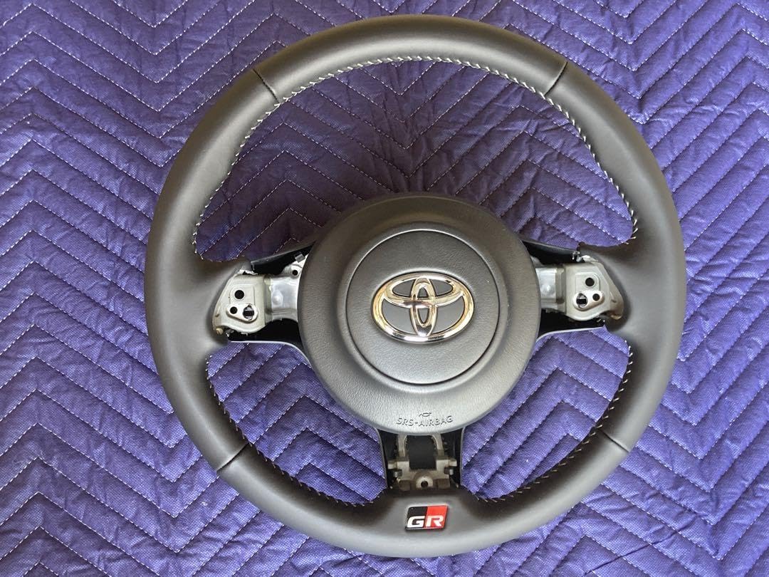 ヴィッツ　GR 小径本革巻き3本スポークステアリングホイール トヨタ(純正) GR小径本革巻き3本スポークステアリングホイール
