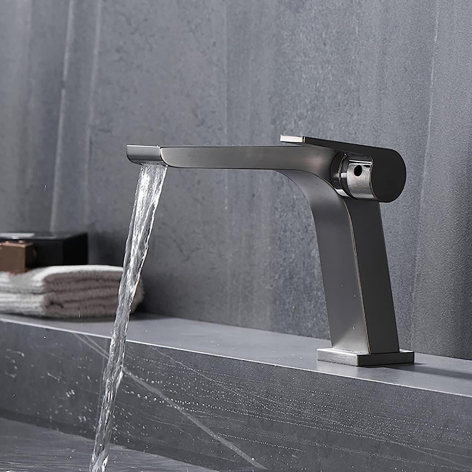 滝型バスルームシンク蛇口、バスルーム蛇口シングルハンドルシングルホールベッセルシンク蛇口真鍮洗面器ミキサータップ温水と冷水Lavat