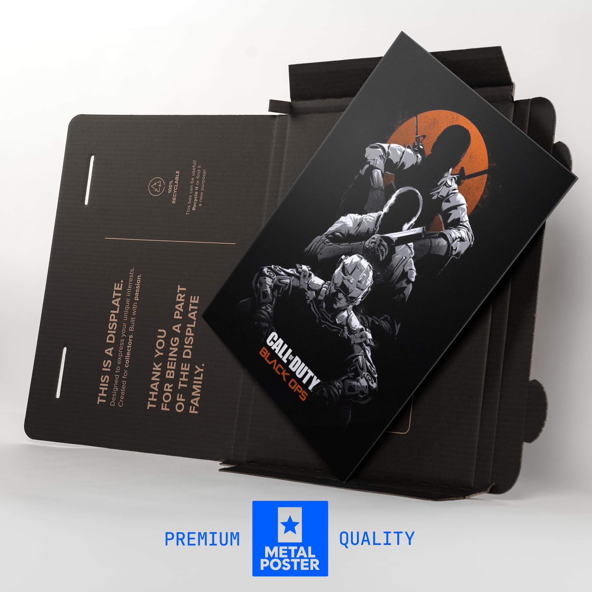 Displate Metal Poster Call of Duty CoD Black Ops Wandbild 32 x 45 cm | Magnetische Befestigung Wandposter. Wanddeko, Metall Wandkunst, Wanddekoration im Wohnzimmer in Schlafzimmern & Büros.