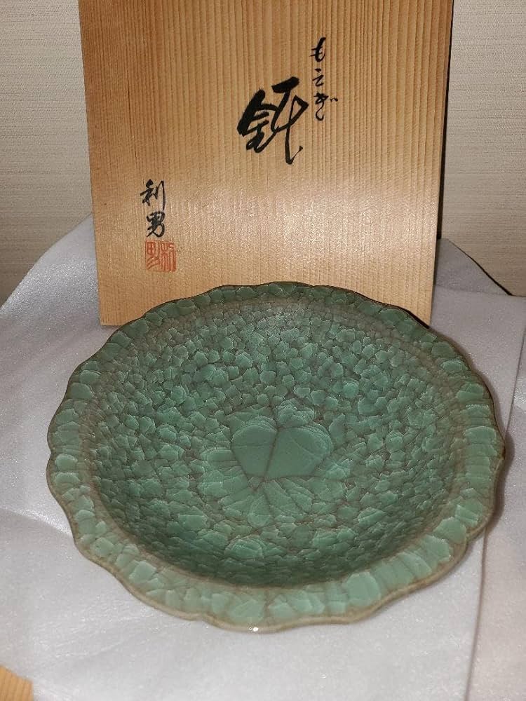 米色瓷 徳利 利男 氷裂貫入 氷裂紋 古川利男 作 米色磁 磁器 米色瓷 徳利 利男 氷裂貫入 氷裂紋 古川利男 作 米色磁 磁器