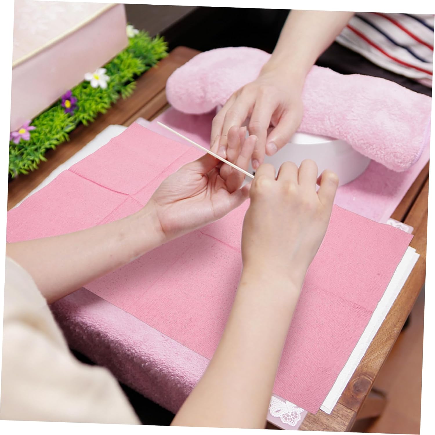125pcs Nail Desk Mats Disposable Manicure Sheets for Nail Nonwoven Pads Oilproof Clean Table Protector Beauty Hand Pillow Supplies