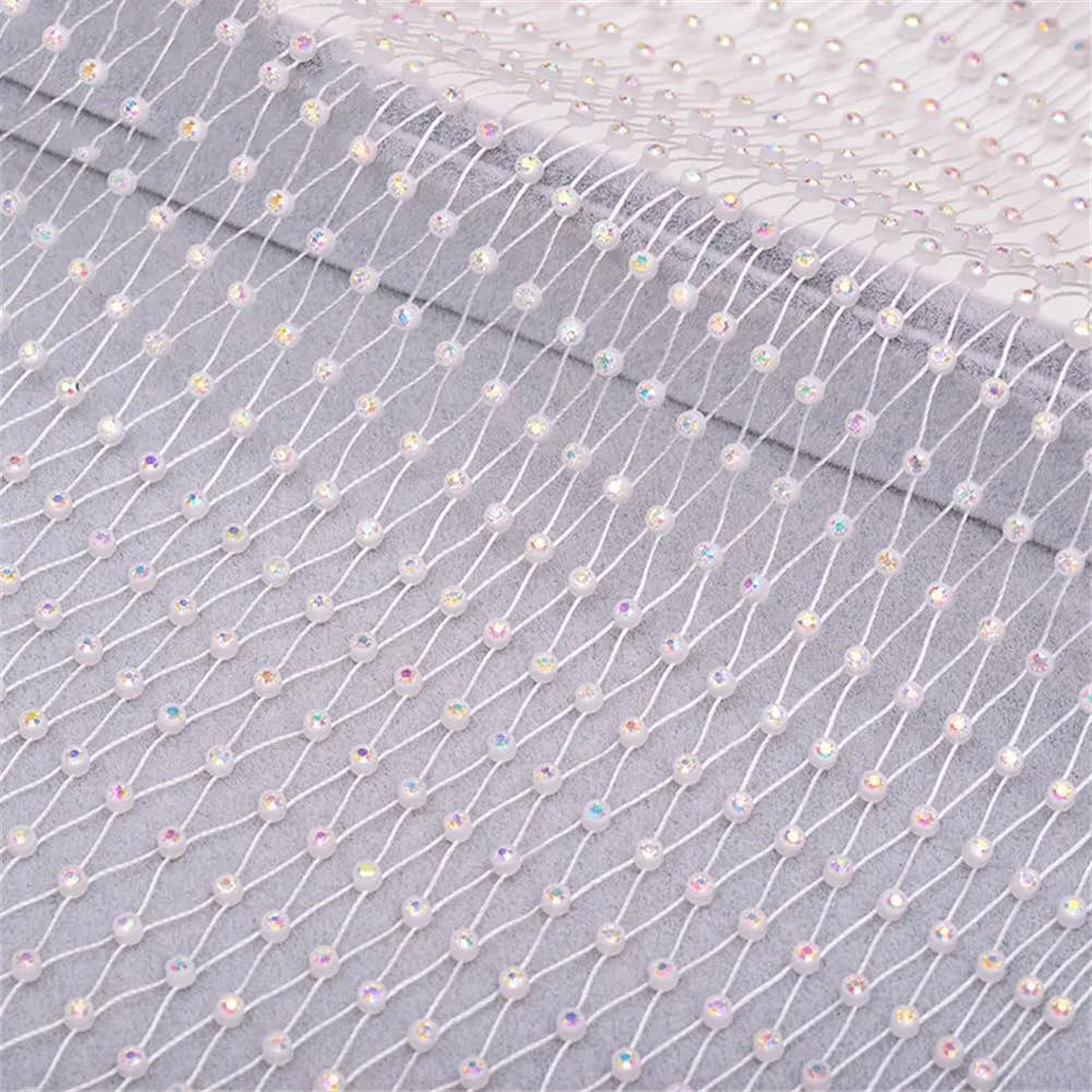 Tissu strass noir en maille élastique au mètre avec cristaux blancs AB