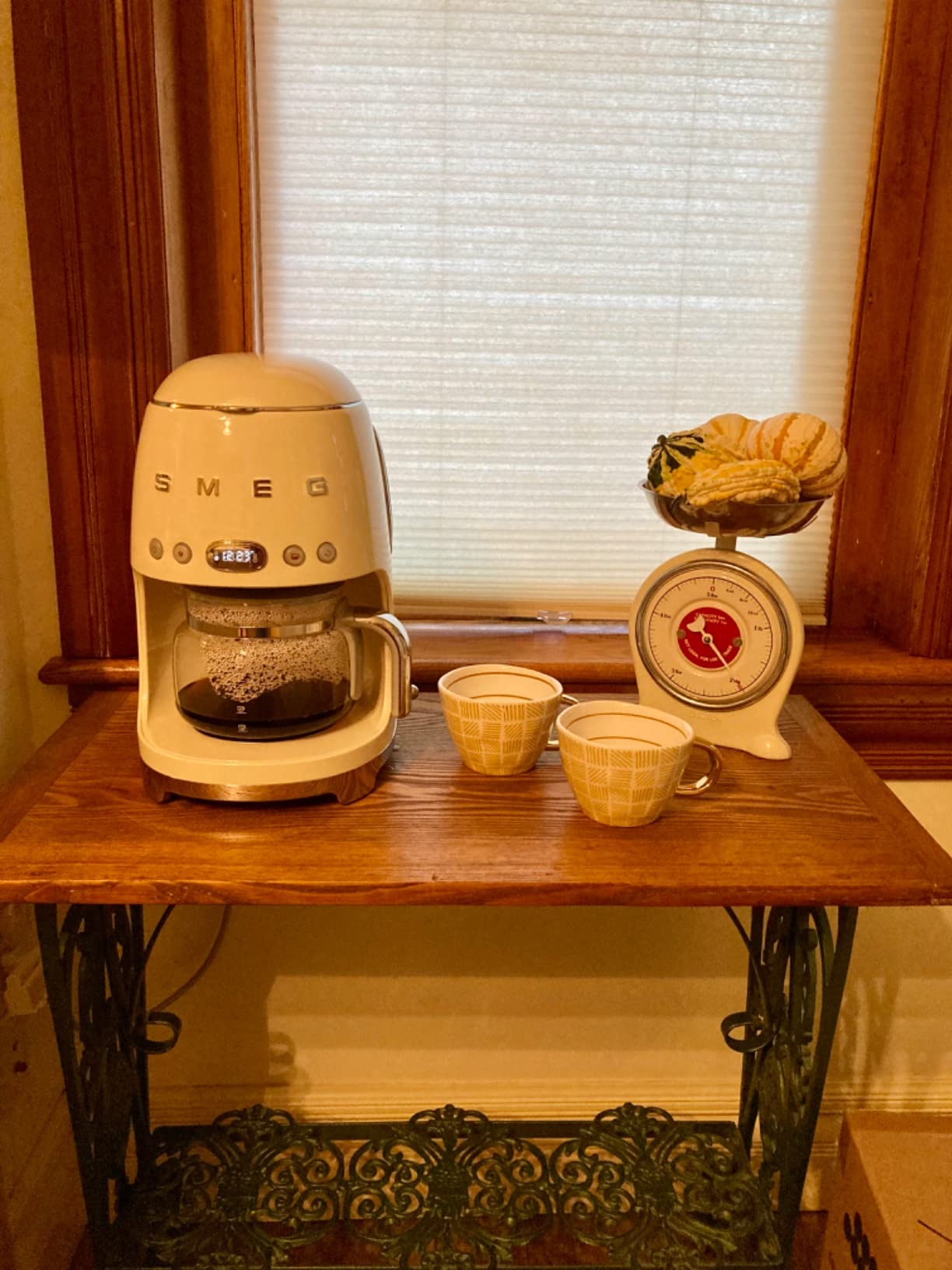 38/mo Finance Smeg 50's Retro Pink Drip Coffee Machine Buy Now, Pay Later