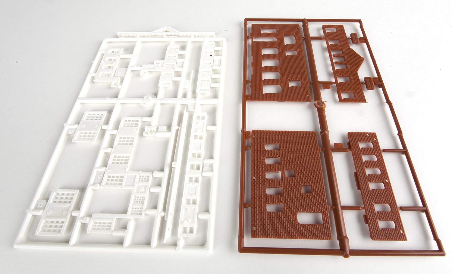 Life-Like Trains N Scale Building Kit -William's County Store : Arts, Crafts & Sewing