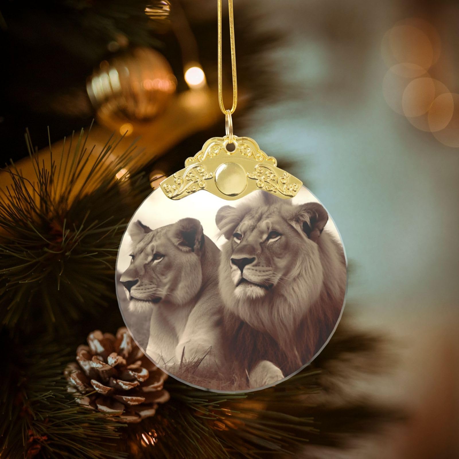 Crystal Christmas Ornaments for Christmas Tree Decoration Hanging African Lion and Lioness Ornament with Gold Ribbon Crafts Round Pendant for Keepsake Gifts Glass Xmas Decor Party Supplies
