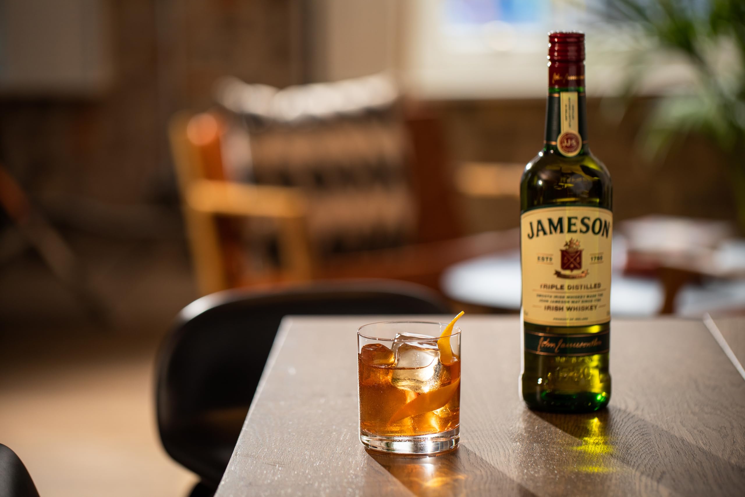 Jameson Irish Whiskey Original, Tripla Distillazione a Midleton, vol 40%, 100 CL