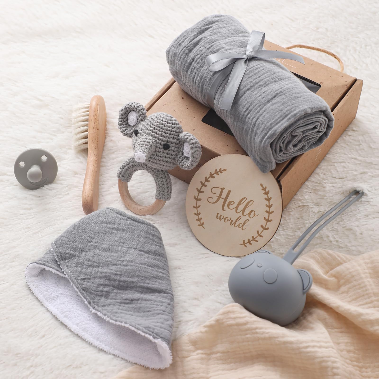 Youuys 7 Pezzi Regalo Set per Neonato, Regalo per Bambino e Bambina, Asciugamano da Bagno, Sonaglio, Giocattolo in Legno, Cartoline, Calzini, Spazzola, Baby Shower (Elefante-2)