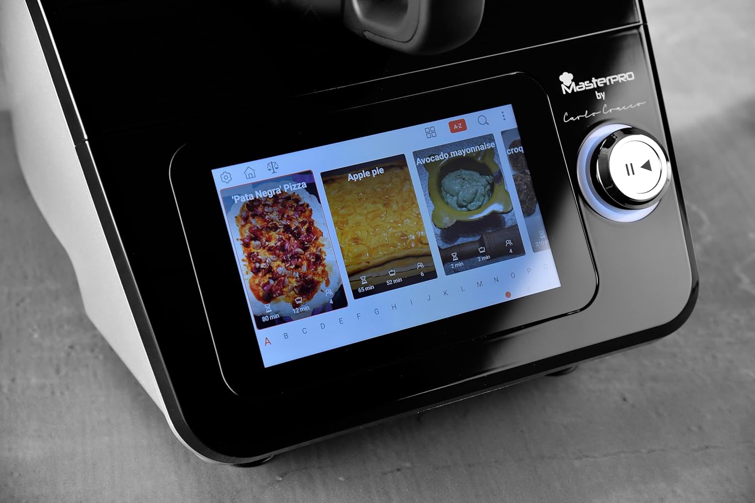 Masterpro Robot 1000 display showing integrated recipes