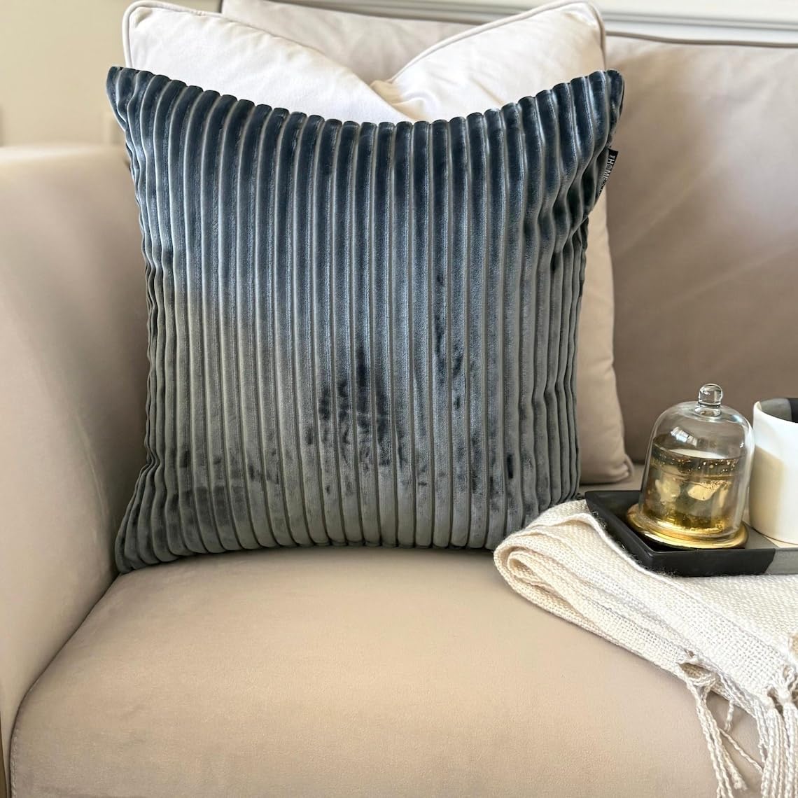 Grigio scuro Decorativo Fodera per cuscino 50x50 cm | Set di 2 Moderno Velluto Fodera per cuscino A strisce | velluto a coste Federe per divano, sofà e camera da letto - Dark Gray Lines