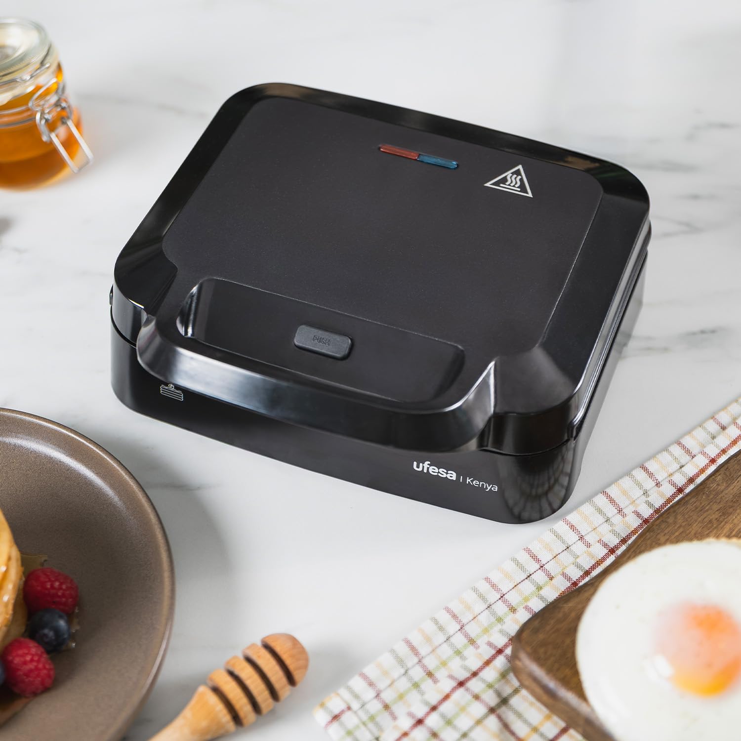 Ufesa Sandwichera Kenya 750W para Pancakes, Huevos y Arepas, Placas Redondas Antiadherentes, Compacta con Almacenamiento Vertical, Libre de PFOA, Acabados Inox, Sistema Recogecables