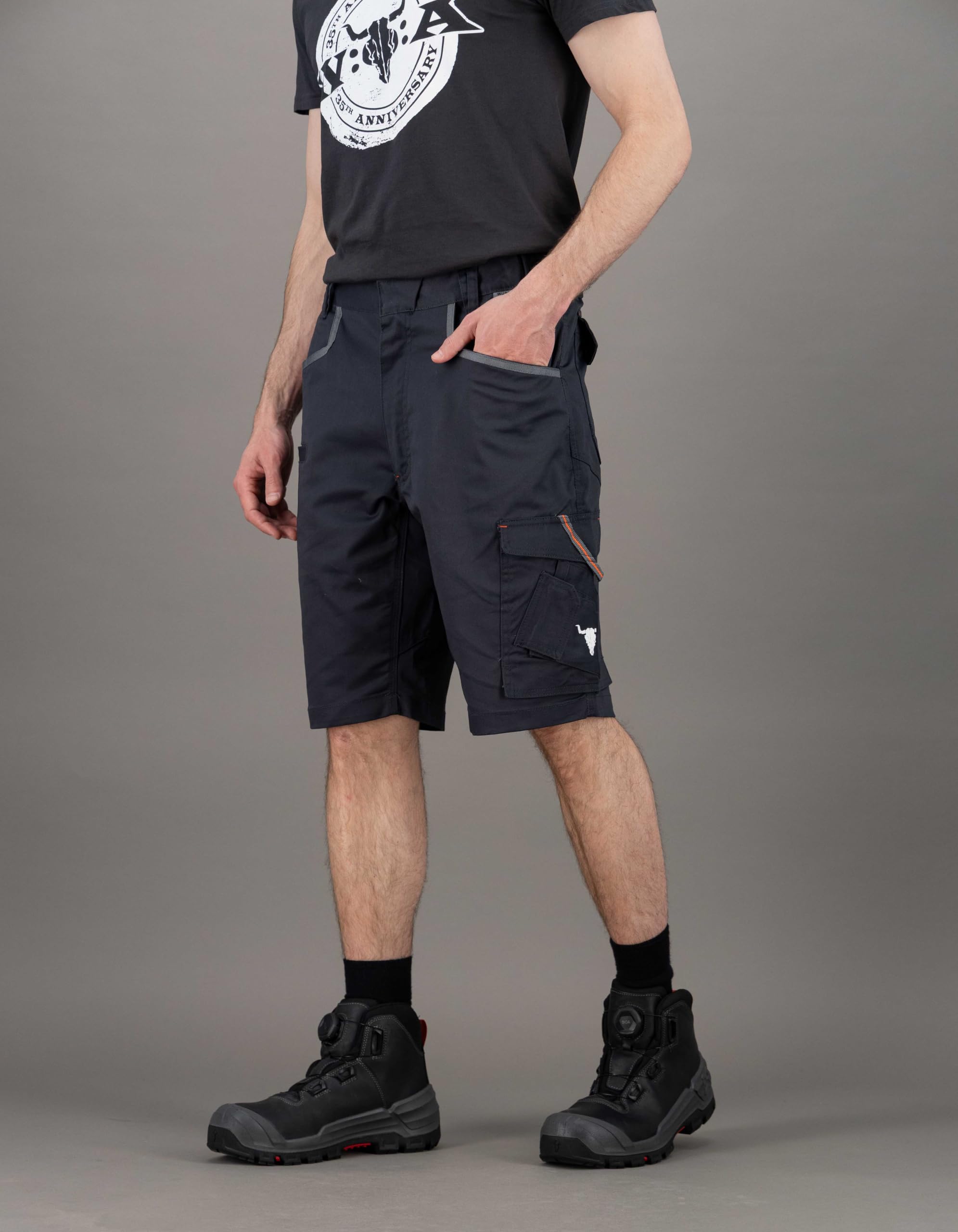 WÜRTH MODYF Arbeitsshorts Stretch X für Herren - Wacken Edition - Gr. 40-66 | Kurze Cargo-Arbeitshose – funktionales Design mit viel Stauraum für Werkzeug und Zubehör - ideal fürs Festival