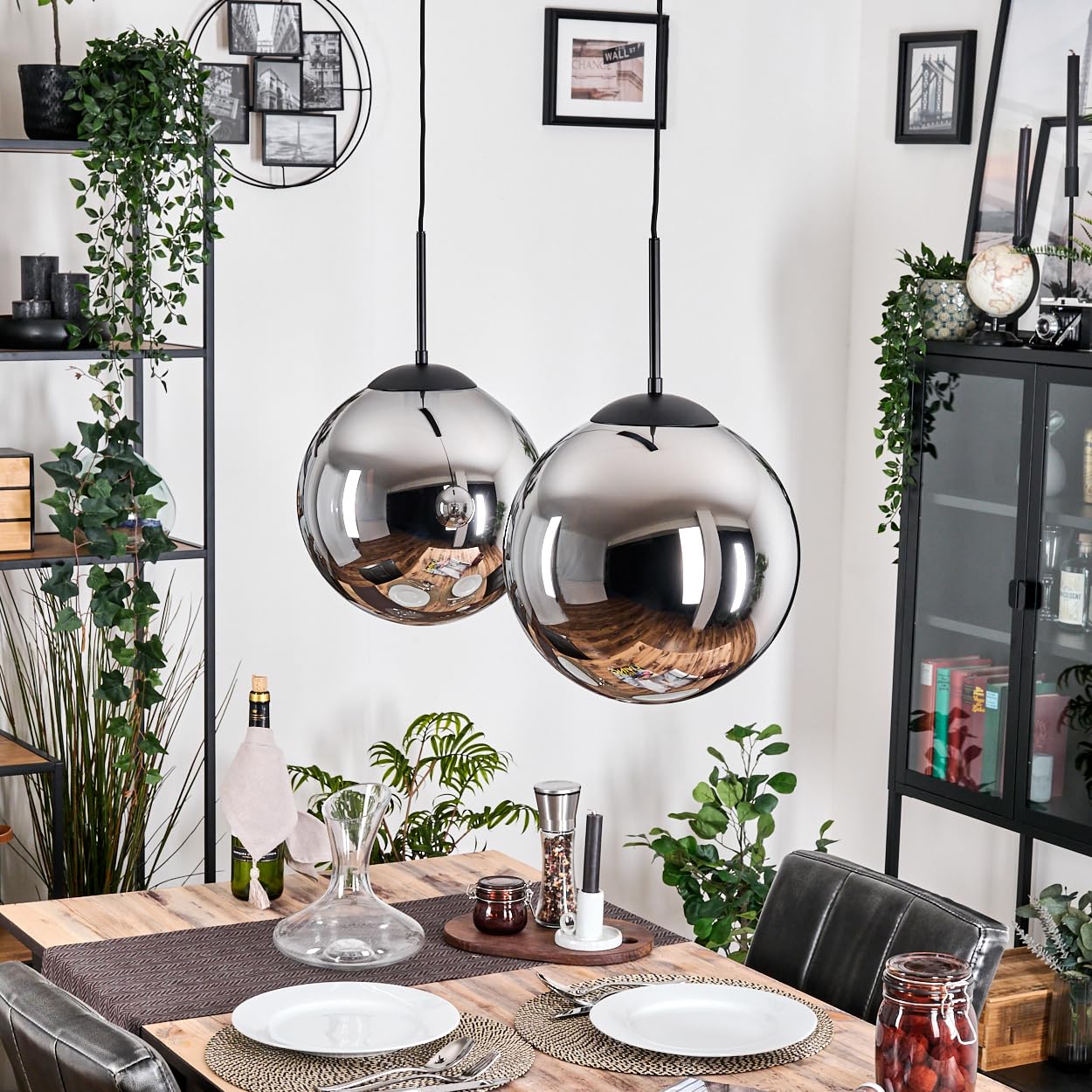HOFSTEIN Hängeleuchte Gastor, 2-flammige Hängelampe aus Metall/Glas in Schwarz/Chorm/Rauch, Retro/Vintage-Design (Ø 30cm), E27, Pendelleuchte höhenverstellbar max. 127cm, Esszimmer, Wohnzimmer, Küche