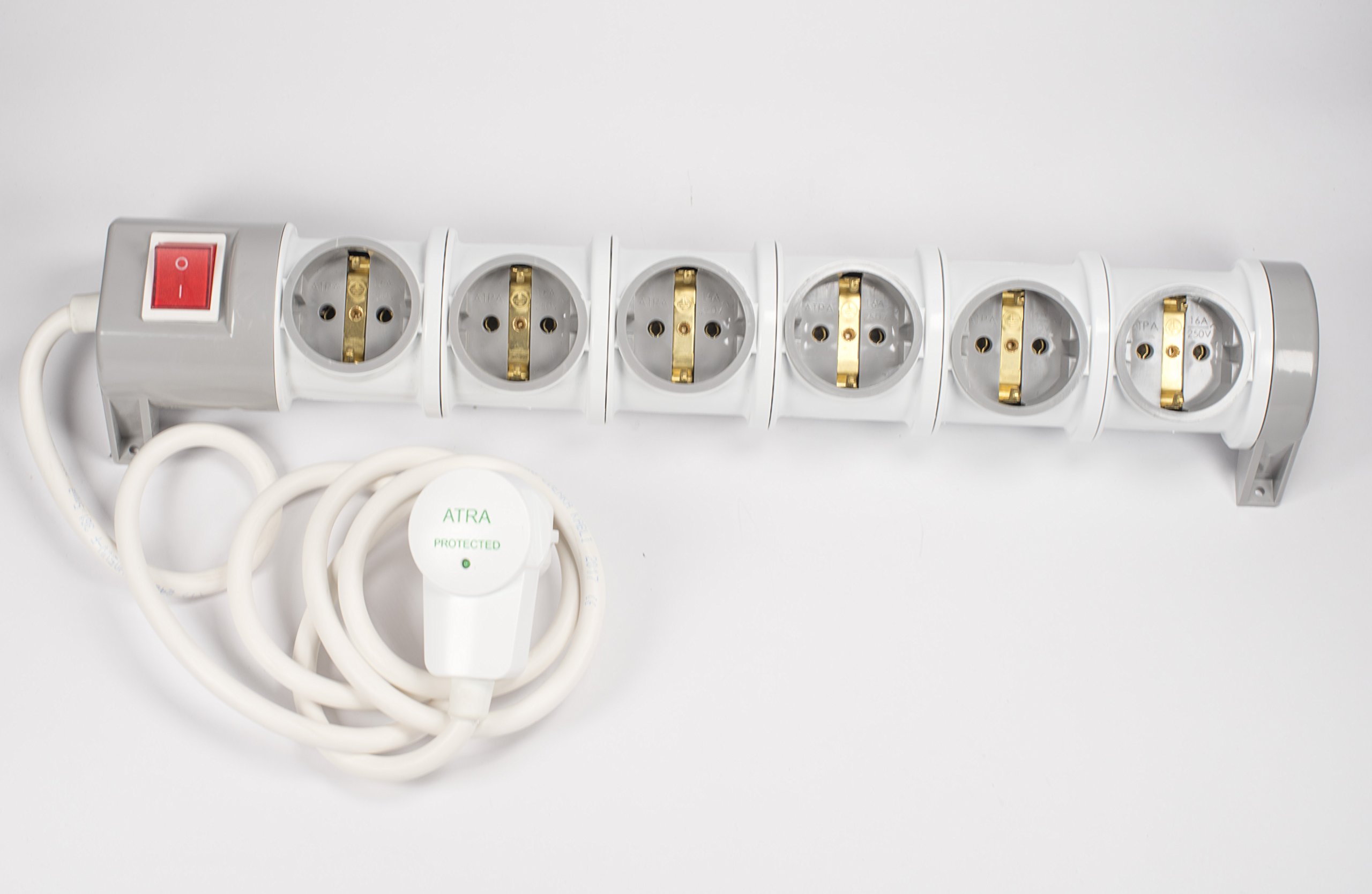 Schuko Steckdosenleiste mit Schalter und Stecker mit Überspannungsschutz mit 1.5 und 3 Meter Zuleitung (6-fach mit 1.5 m Kabel)