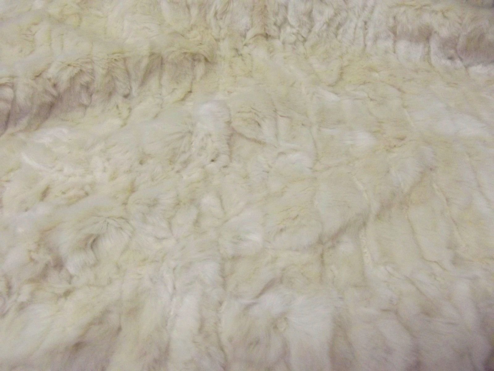 Crs Fur Fabrics Ivory Super Luxury Faux Fur Fabric Material - Cream Pelt Crush, Sample - 10Cmx10cm