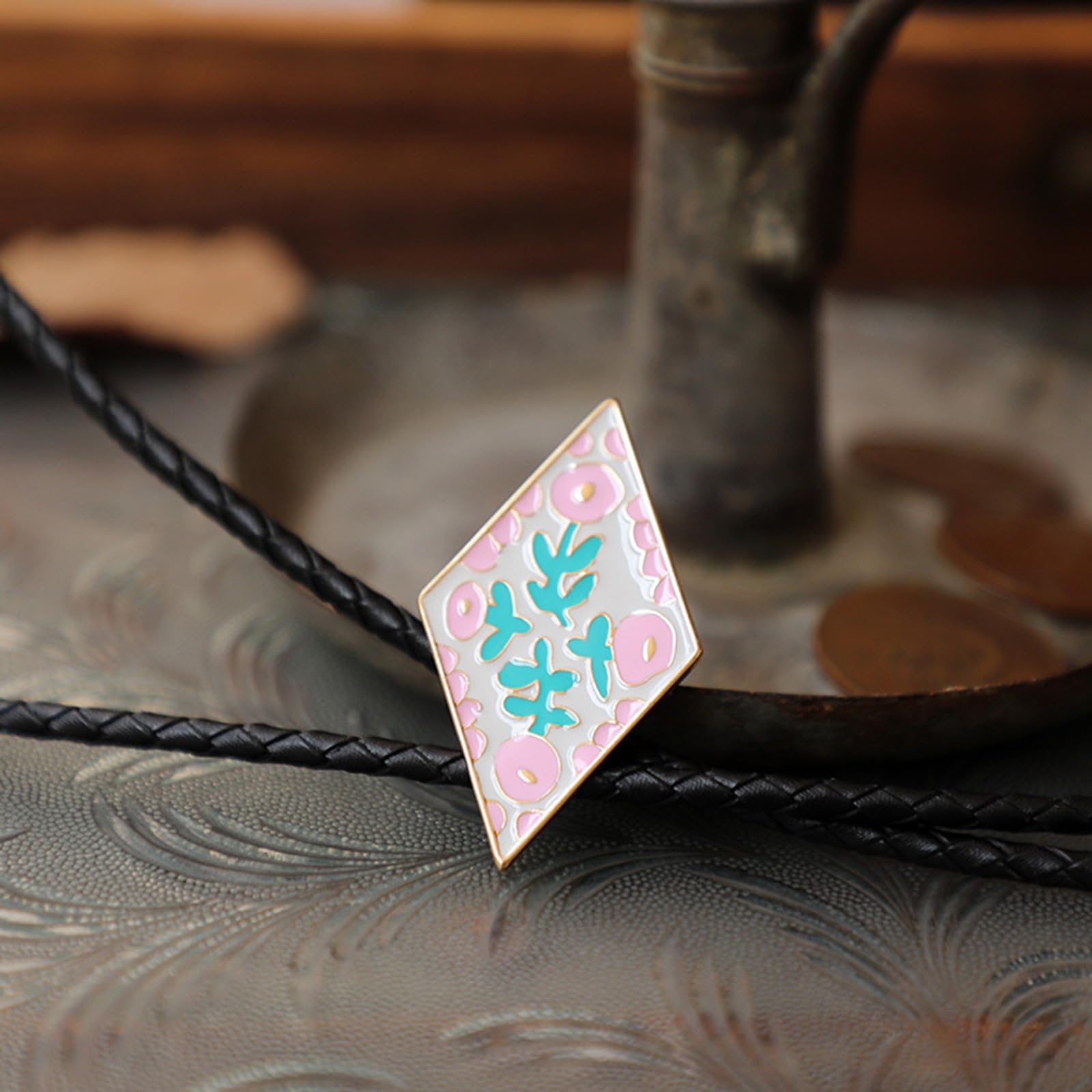 Cravatte da Cowboy, Cravatta Vintage con Ciondolo Forma di Fiori Colorati smaltati(Pink Leather Rope)