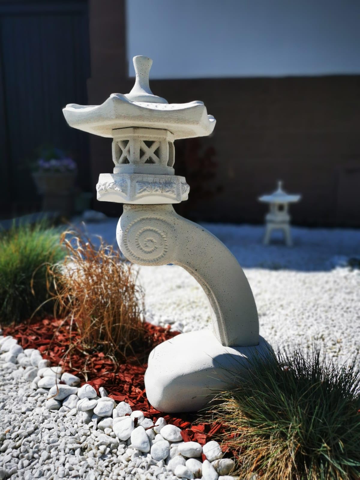 Steintempel im japanischen Stil 'Rankei S' - Handgefertigte Gartenfigur aus regionalem Steinguss - Zen - Dekoration für Garten & Terasse - wetterfest & langlebig