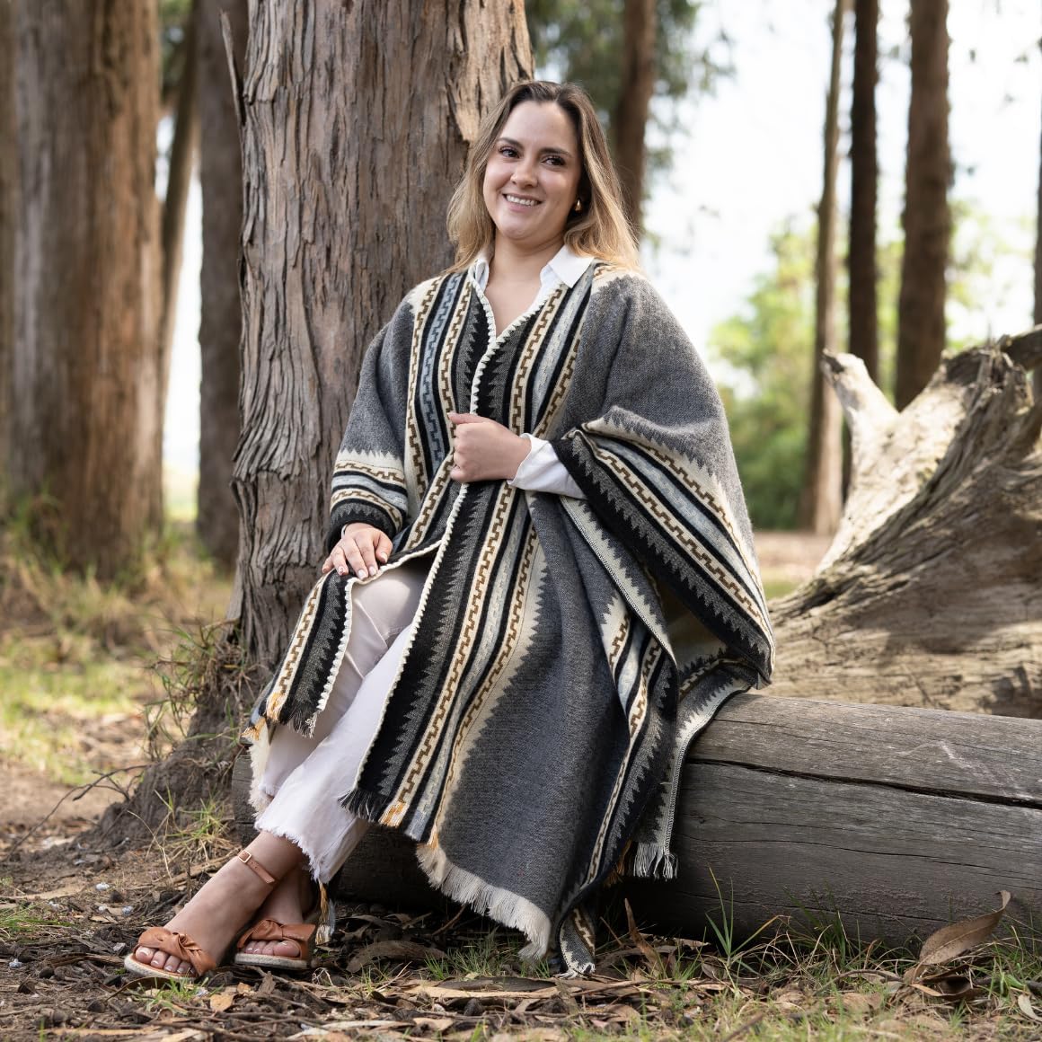 QISU Alpaca Wool Poncho, Handmade in Ecuador, Thick, Warm and Alpaca Wool Poncho, Lightweight and Soft