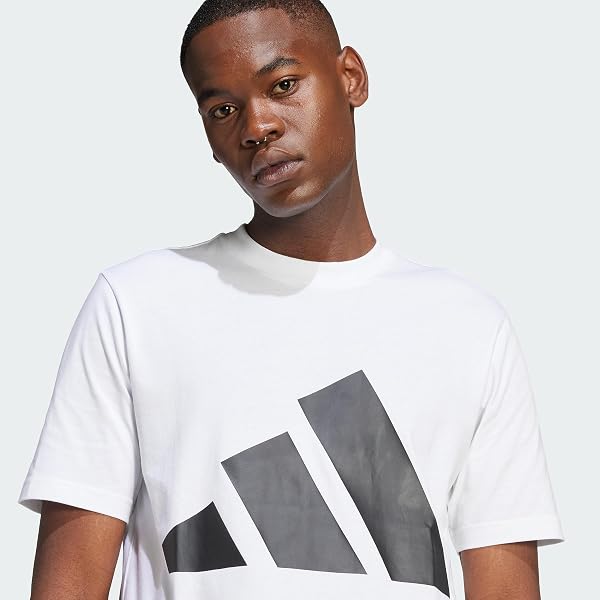 Visita lo Store di adidas Adidas Uomo Essentials Big Logo Single Jersey Tee in use