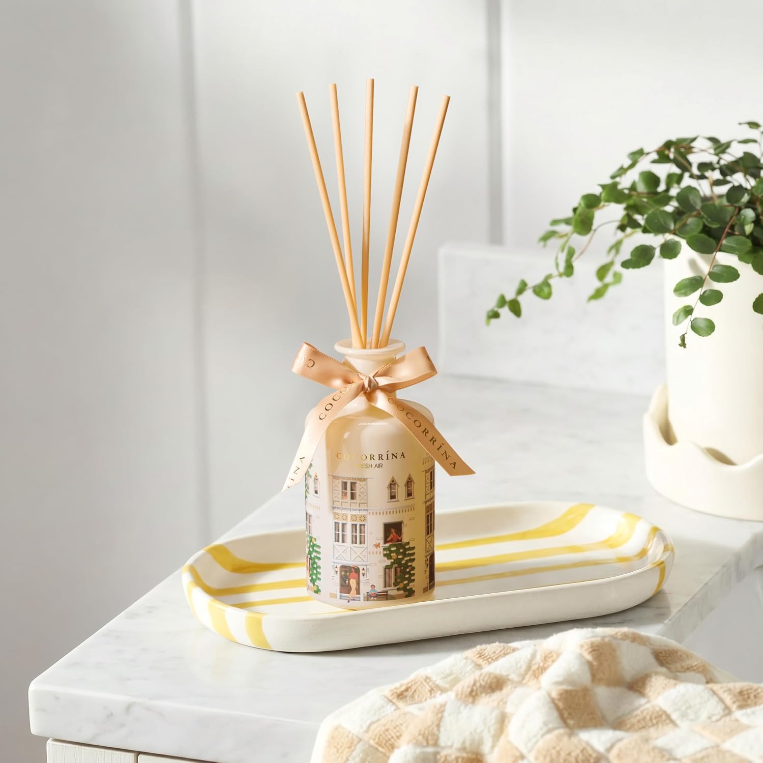 COCORRÍNA Reed Diffuser - Fresh Air 6.76 fl oz Reed Diffuser with 8 Sticks Home Fragrance Bathroom Shelf Decor (Festive House Collection)
