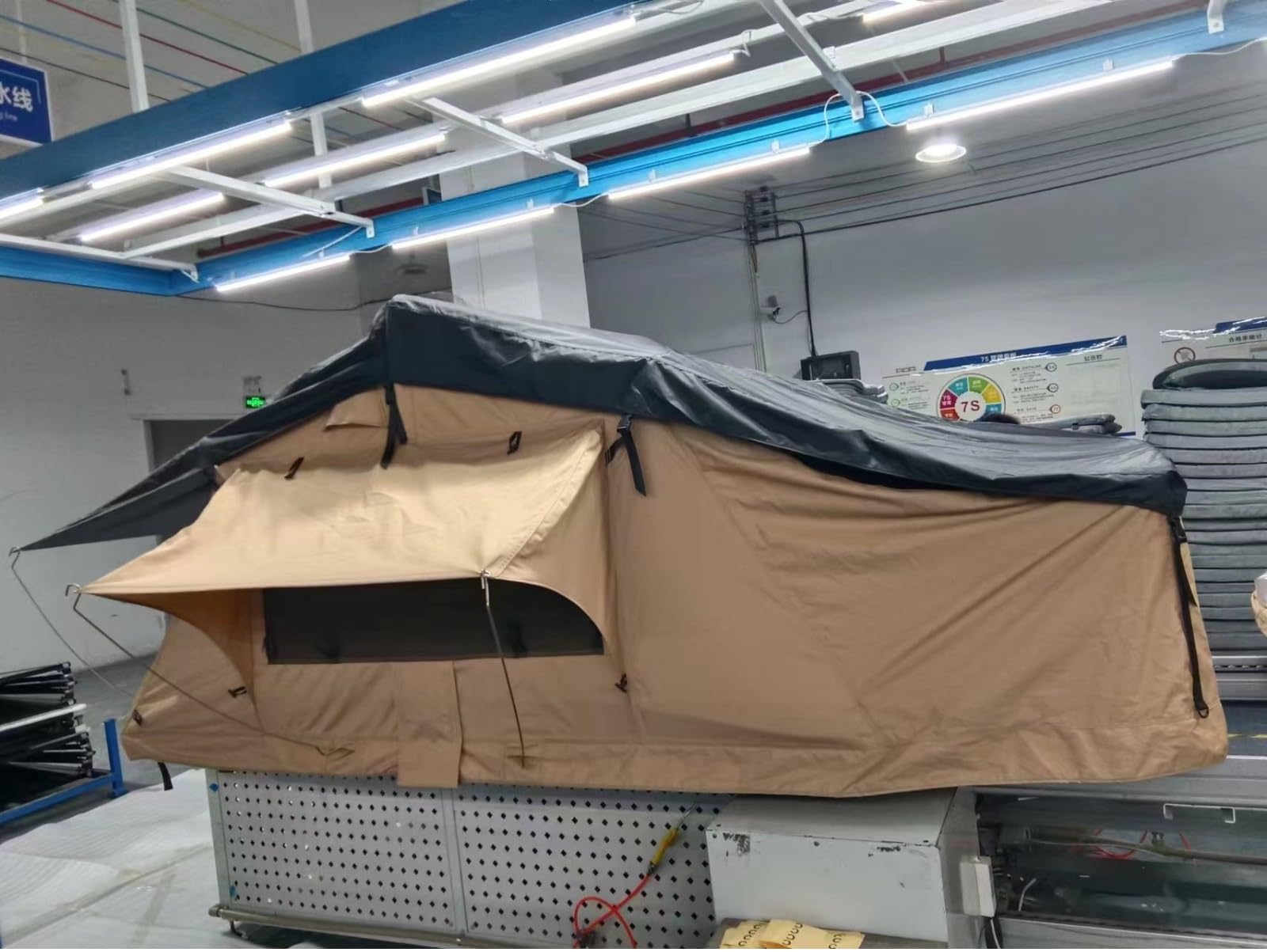Dachzelt Autodachzelt Soft Case 2 Größen, bis zu 5 Personen Khaki Schwarz mit optionalen Vorzelt