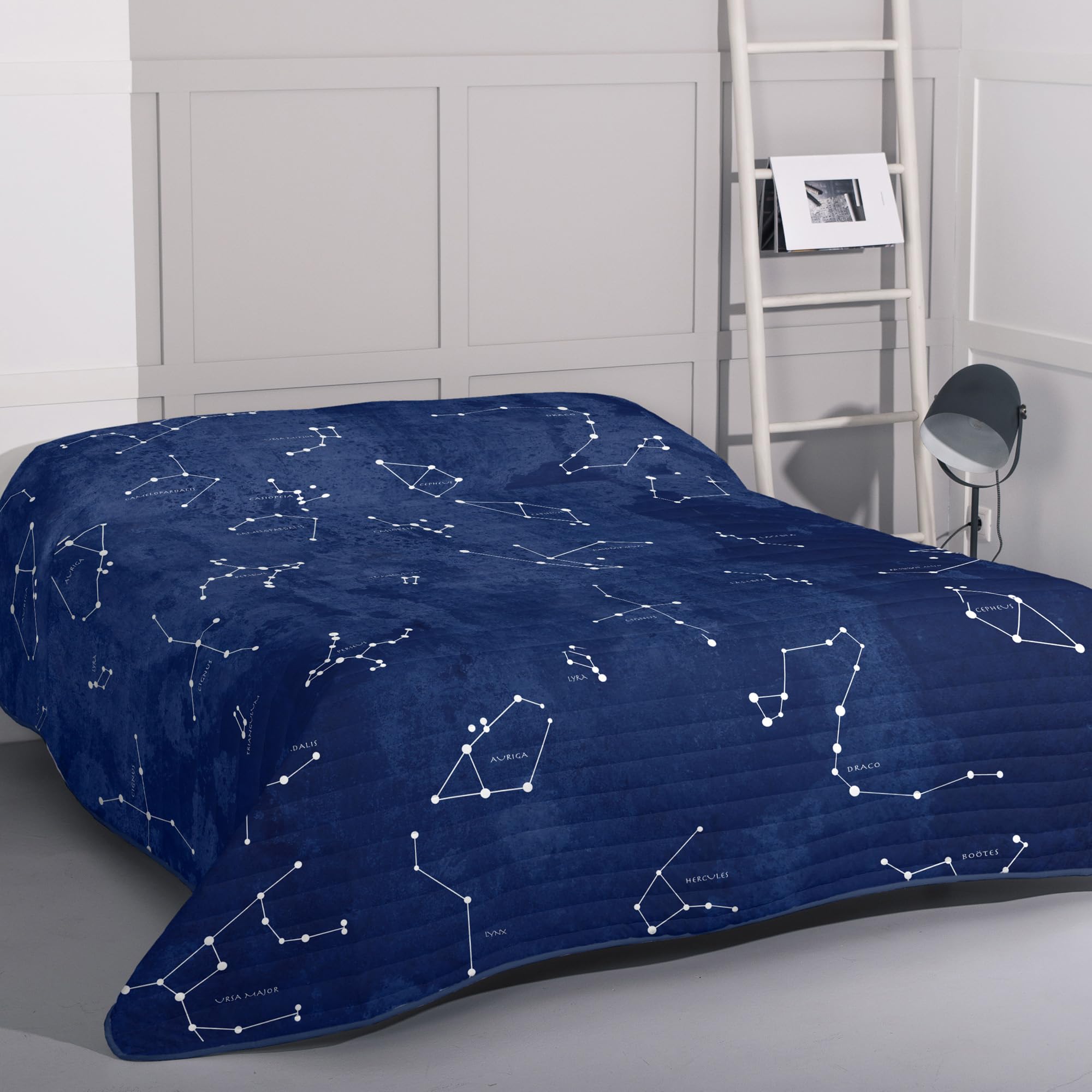 Colcha Cosmos 270x260 cm evita que falte tela en los lados de tu cama 180