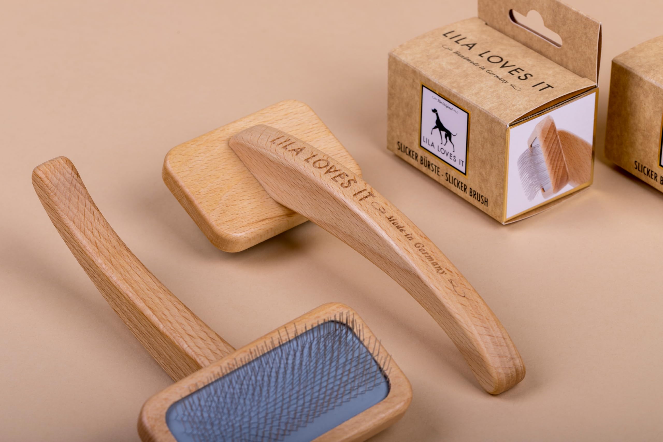 Unterwollbürste für Hunde - mit abgerundeten Metallzinken, vegan, mit Buchenholz aus nachhaltiger Forstwirtschaft, SLICKER BÜRSTE SMALL von LILA LOVES IT