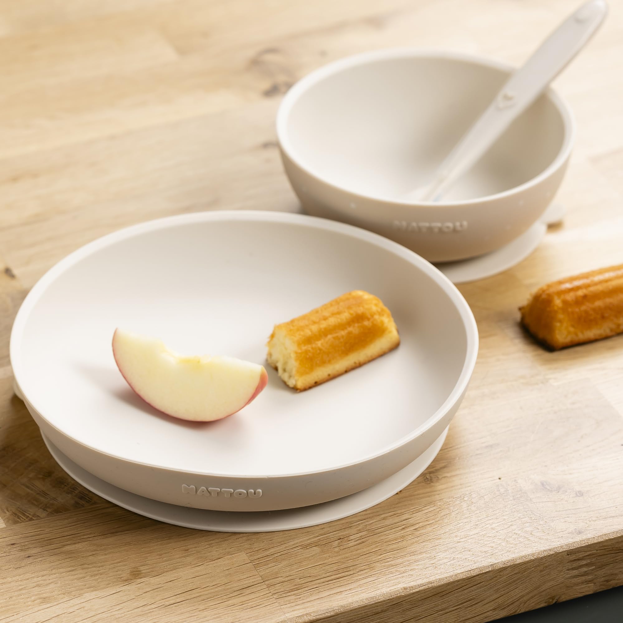 Nattou Set da Tavola in Silicone per Bambini, 3 Pezzi, 1 Cucchiaio, 1 Piatto, 1 Ciotola, Antiscivolo, Privo di BPA, Silicone, Argilla