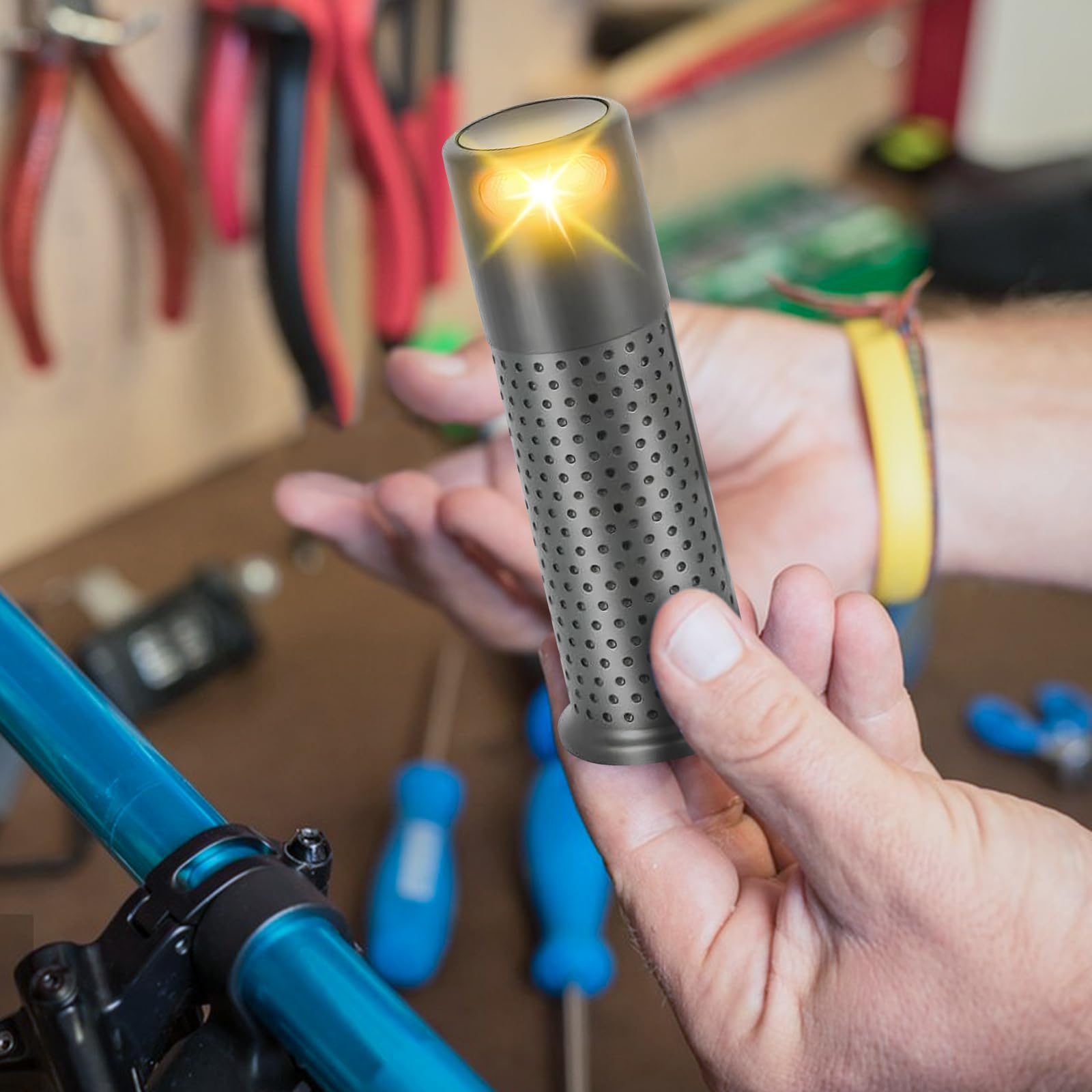 2PCS LED Turn Signals Lights, Bike Turn Signals Wireless Remote Control Blinkers Bicycle Non-slip Silicone Handlebar Rechargeable Turn Signals For Seg-way Nine-bot & Xiao-mi Electric Scooters (Grey)