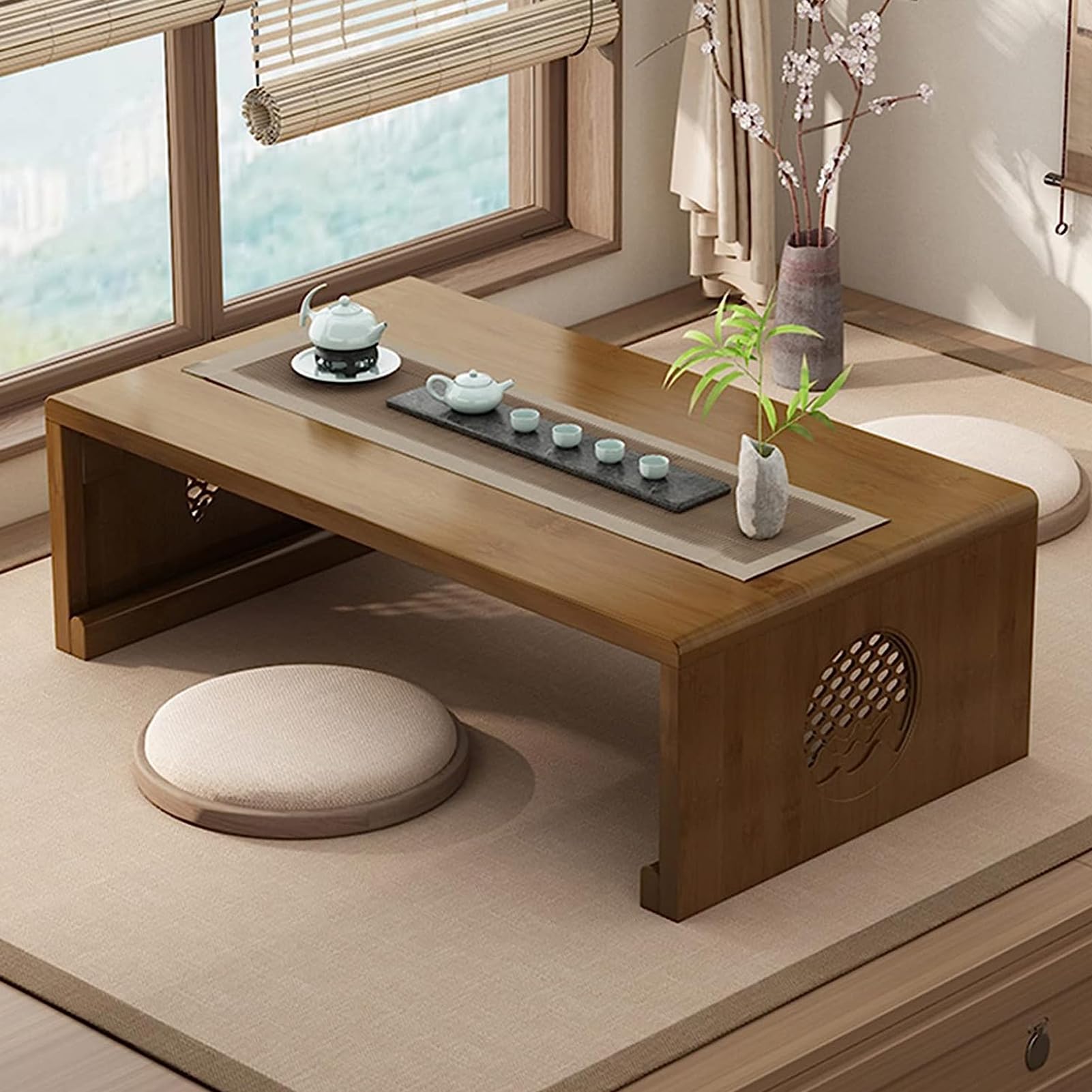 Table basse japonaise en bambou pour repas convivial au salon