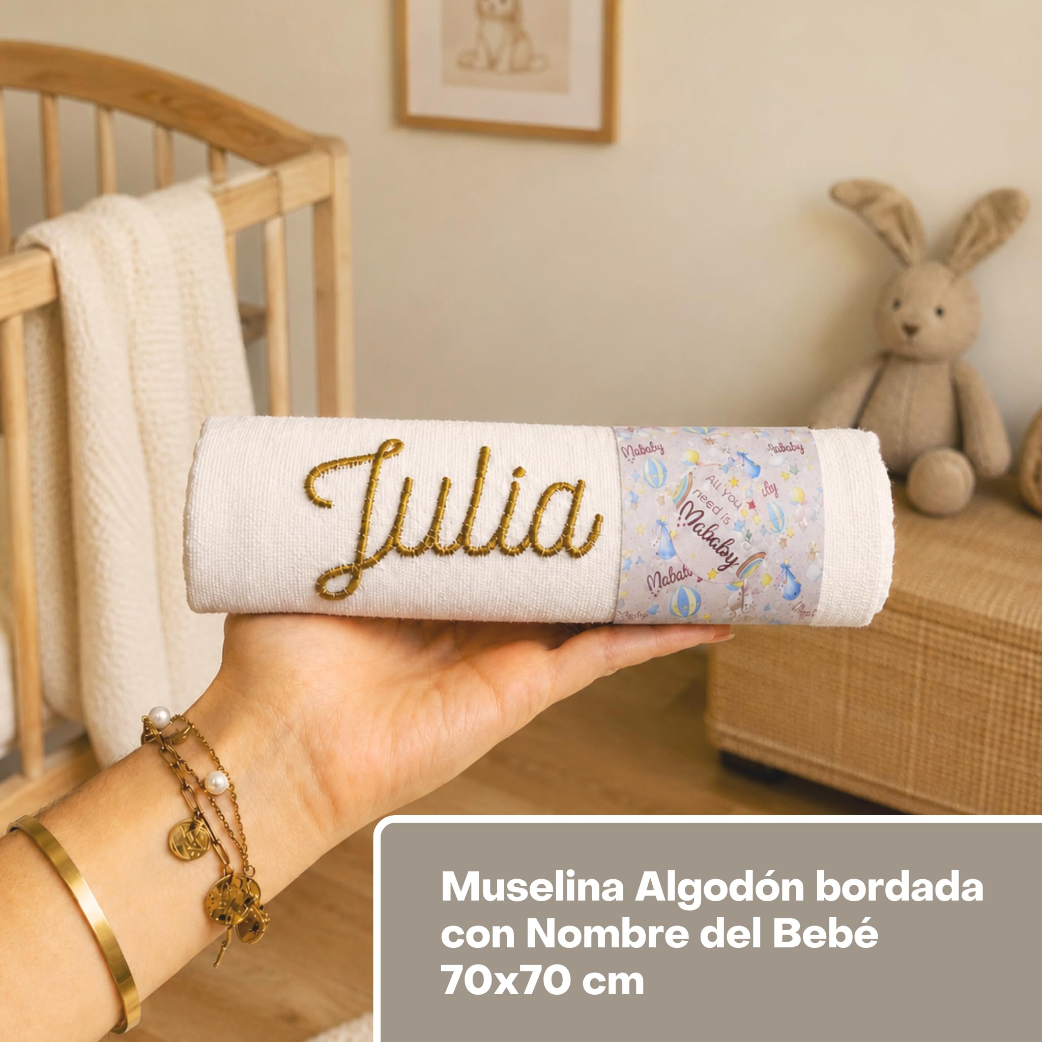 Canastilla Bebé Recién Nacido Personalizada Peluche (Beige) | Canastilla personalizada con manta coralina, peluche conejito, gasa bordada, set cepillo y peine y marco nombre.