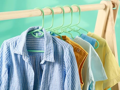 Miniatura 9 de Paquete de 20 perchas de plástico para ropa de bebé con clips para guardería, ganchos para organizador de armario, perchas apilables para recién