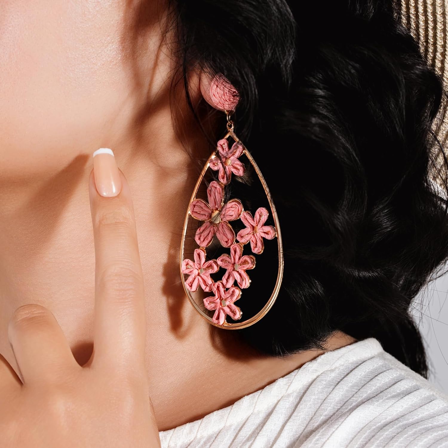 Flower Teardrop Earrings Boho Raffia Earrings Cute Floral Dangle Earrings Trendy Statement Jewelry for Women - Image 4
