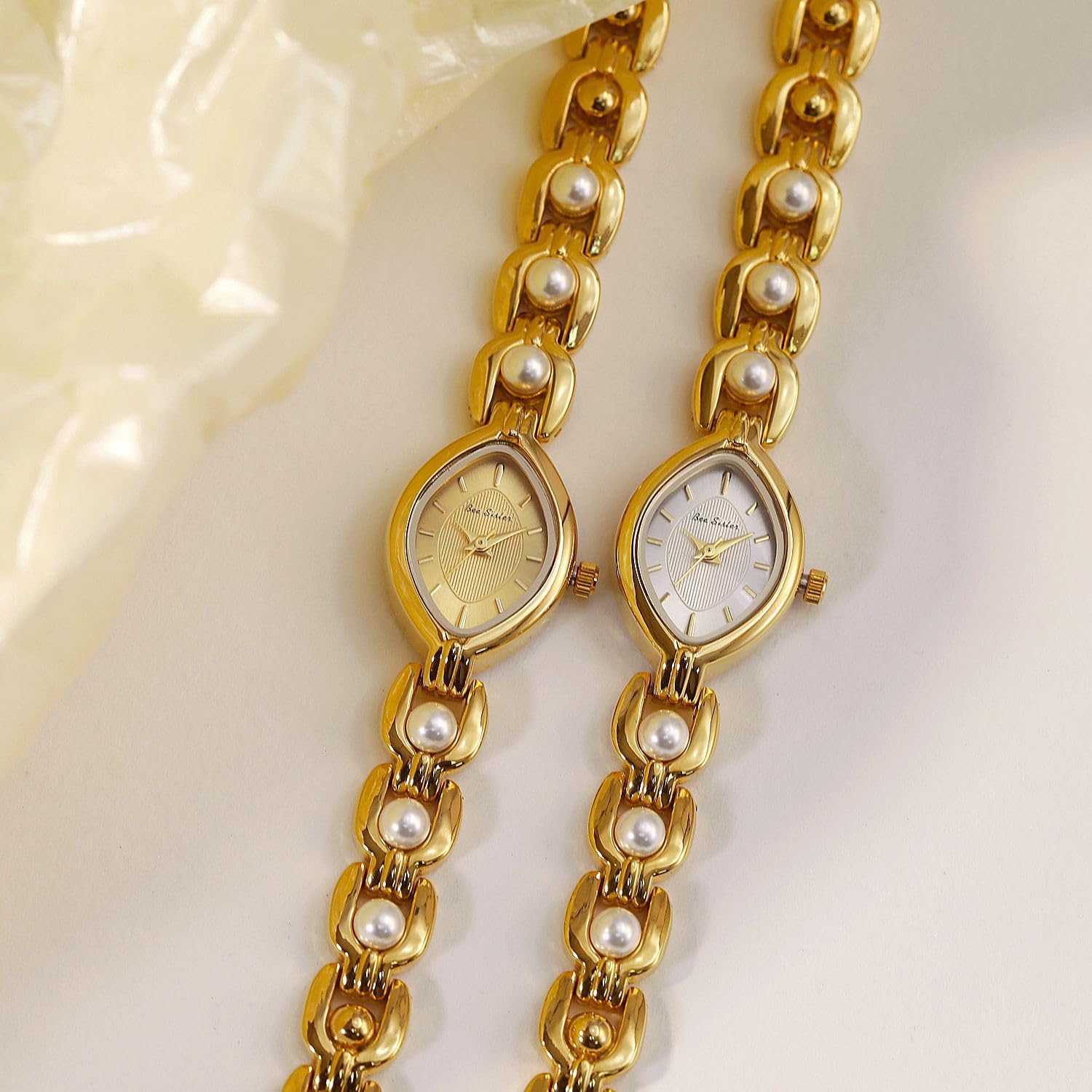 CARLIEN Orologio da polso da donna, piccolo quadrante ovale dorato, cinturino in perle, sottile, minimalista, elegante bracciale rigido