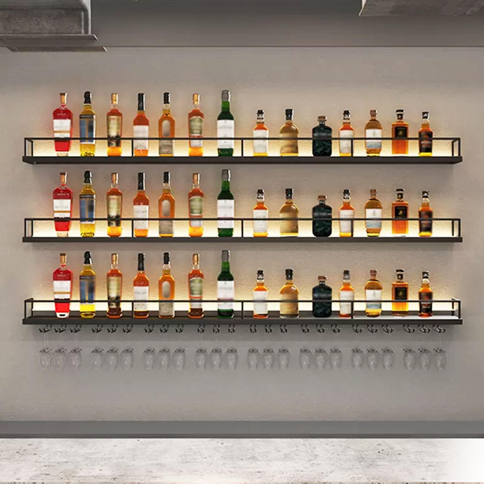 Rangement à vin suspendu moderne idéal pour créer un coin bar dans votre salon